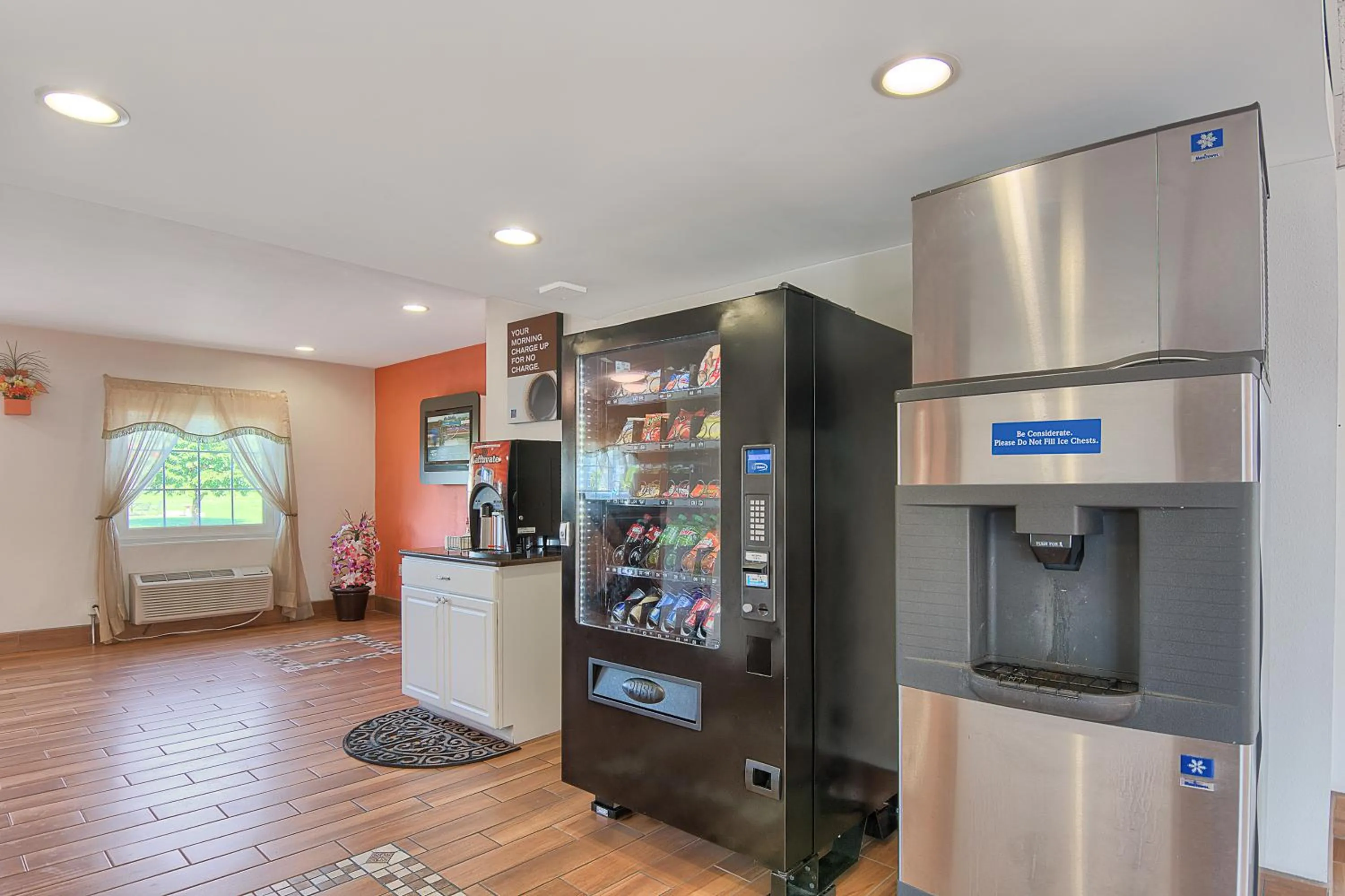 Lobby or reception in Motel 6-Harrisonburg, VA - South