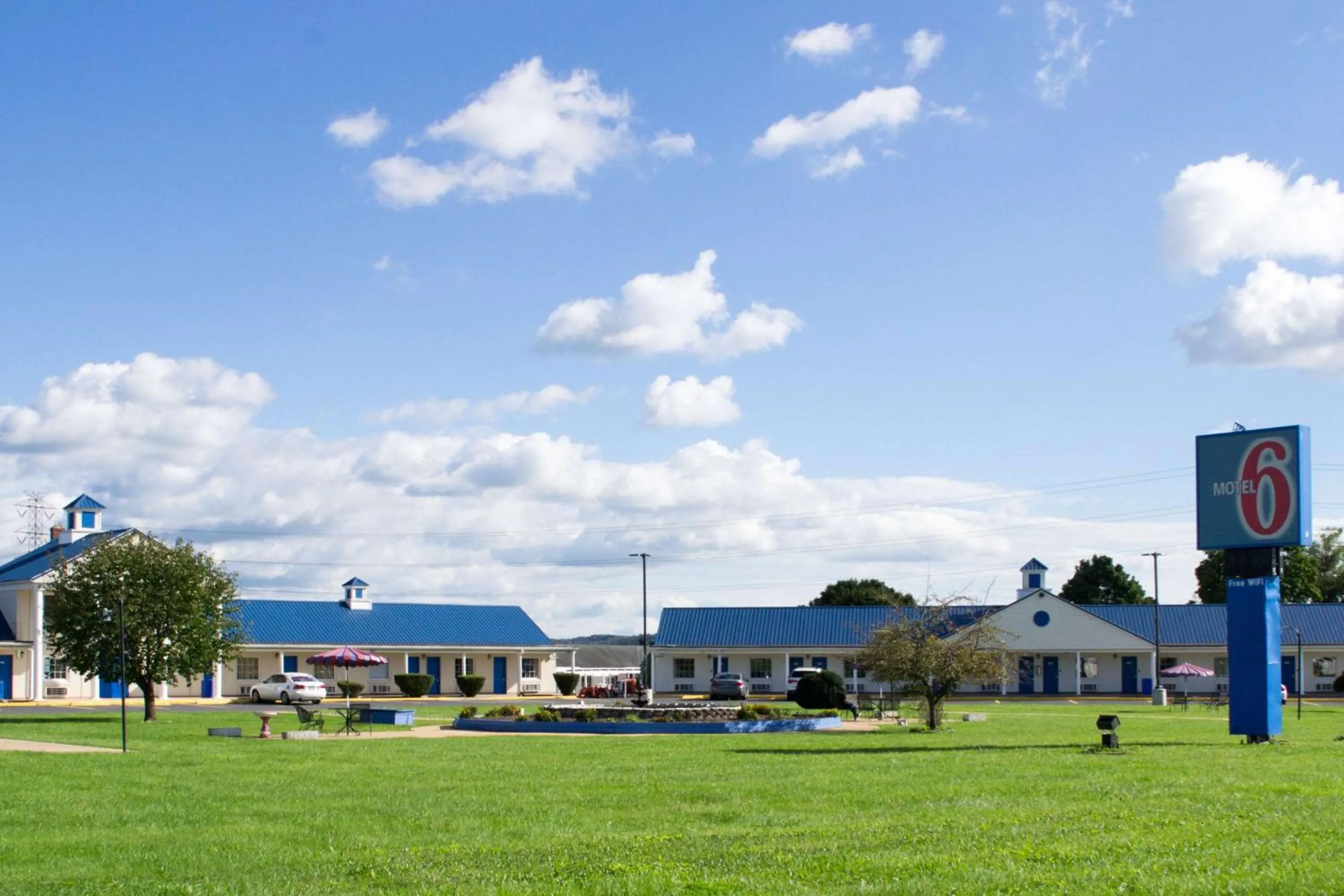 Property building in Motel 6-Harrisonburg, VA - South