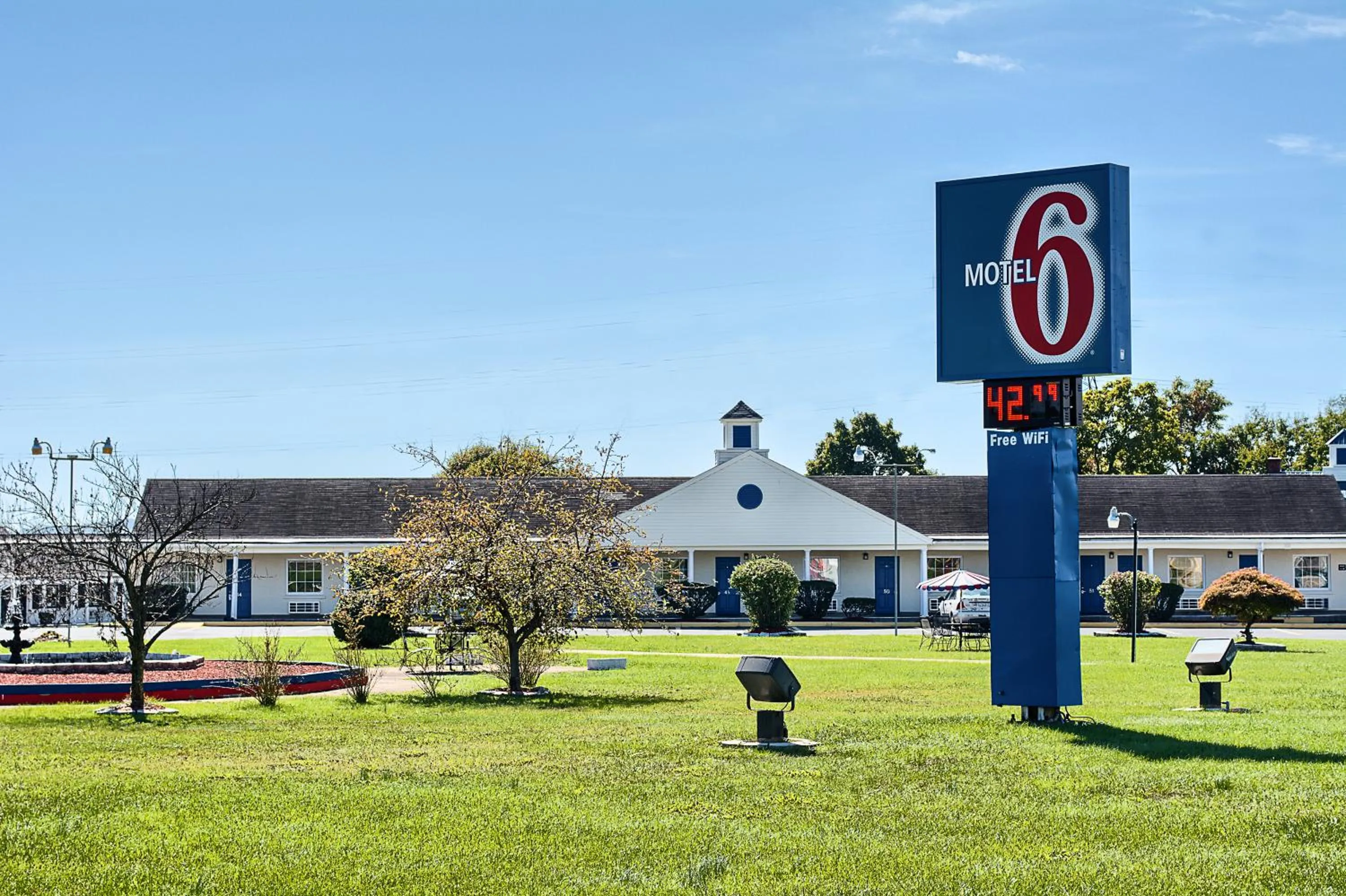Facade/entrance in Motel 6-Harrisonburg, VA - South