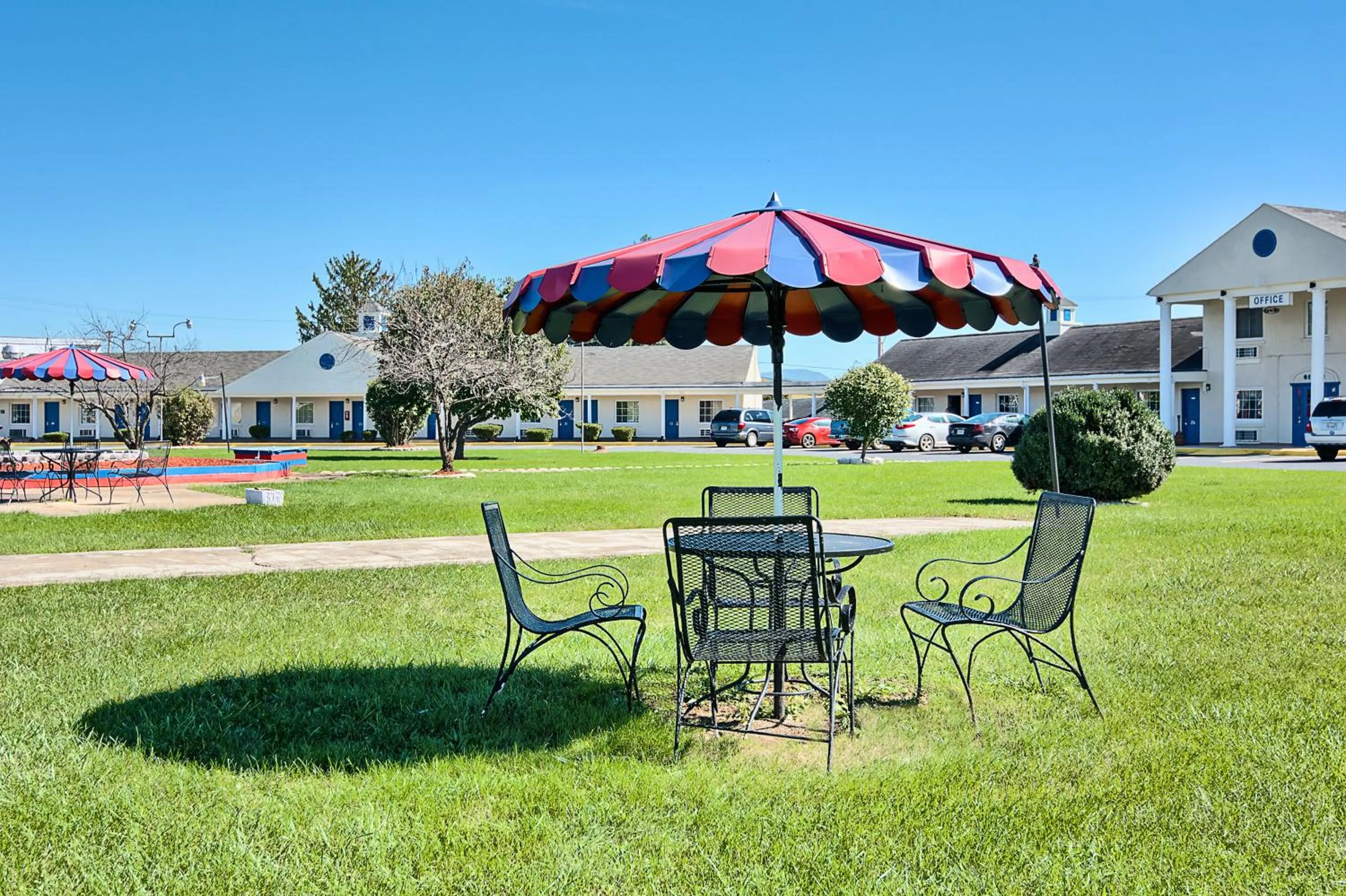 Decorative detail in Motel 6-Harrisonburg, VA - South