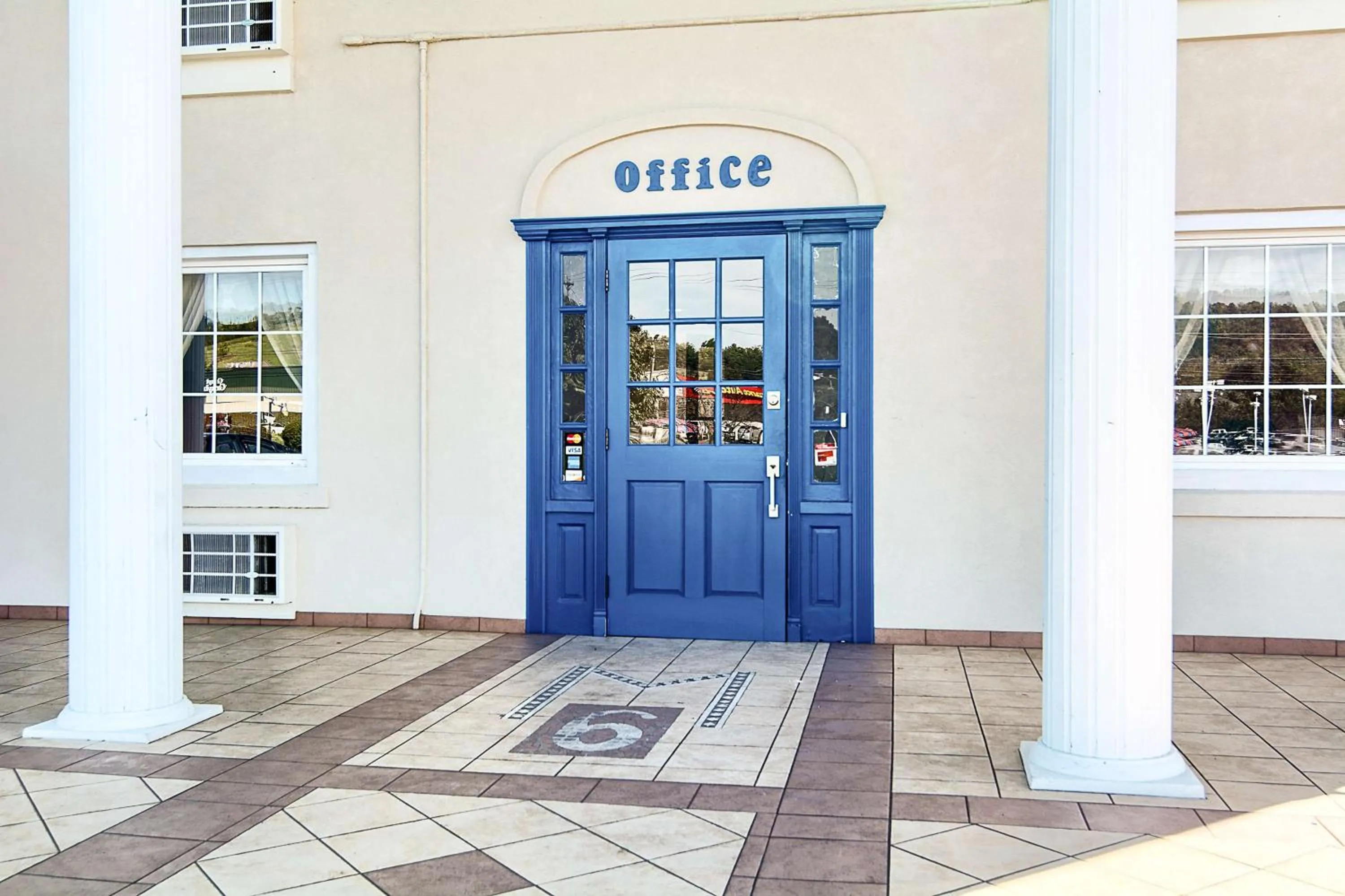 Property building in Motel 6-Harrisonburg, VA - South