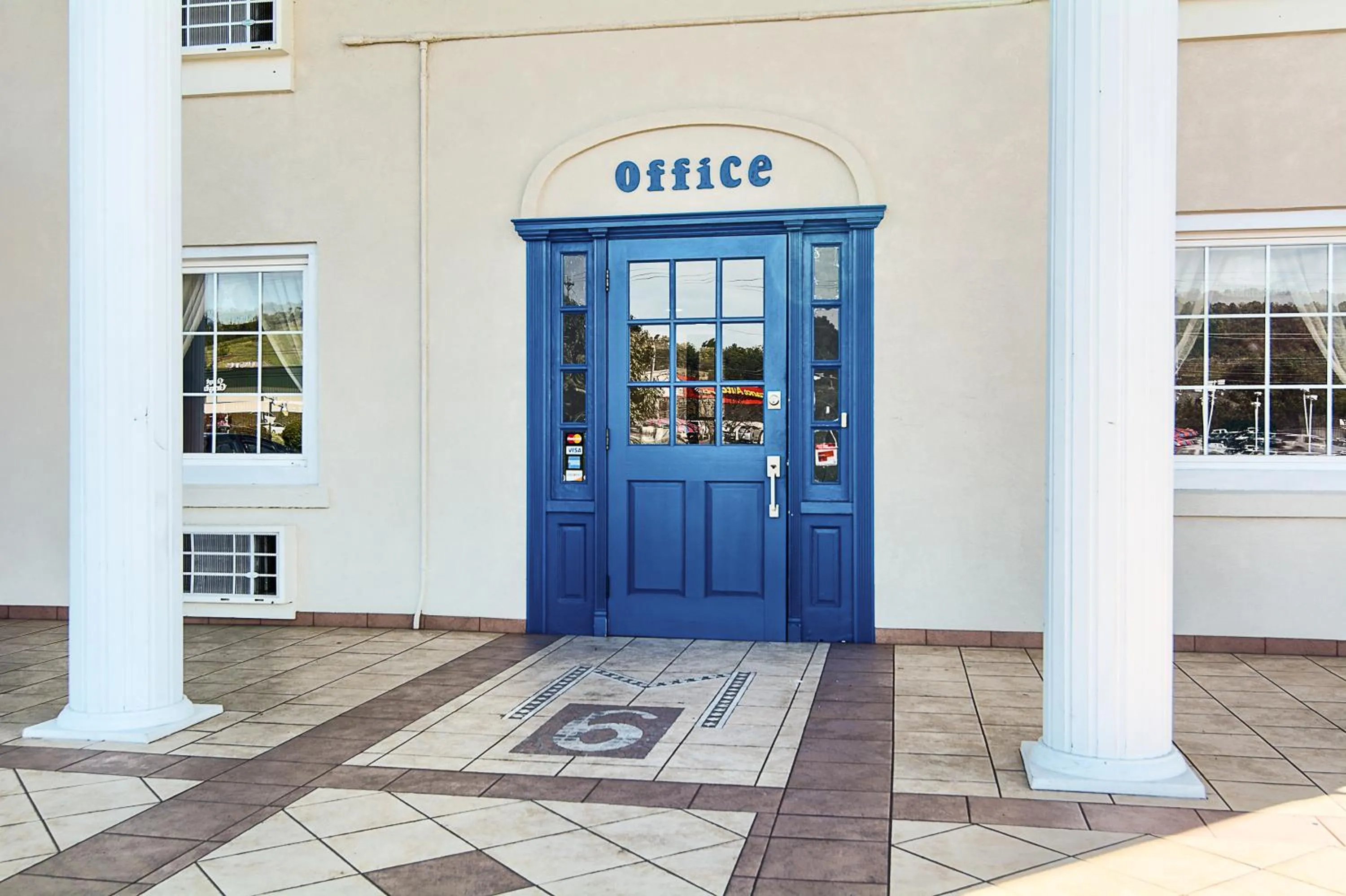 Decorative detail in Motel 6-Harrisonburg, VA - South