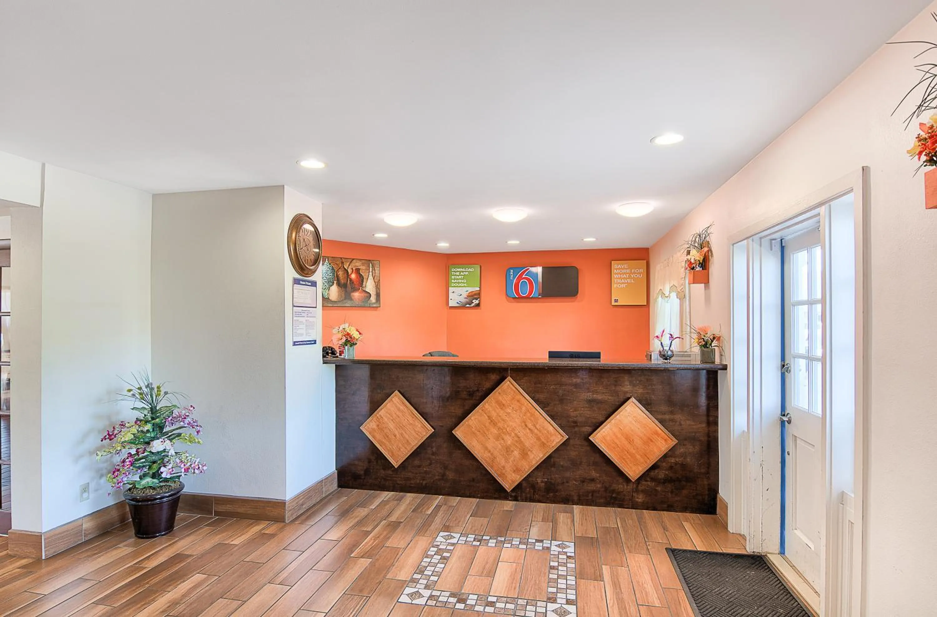 Lobby or reception in Motel 6-Harrisonburg, VA - South