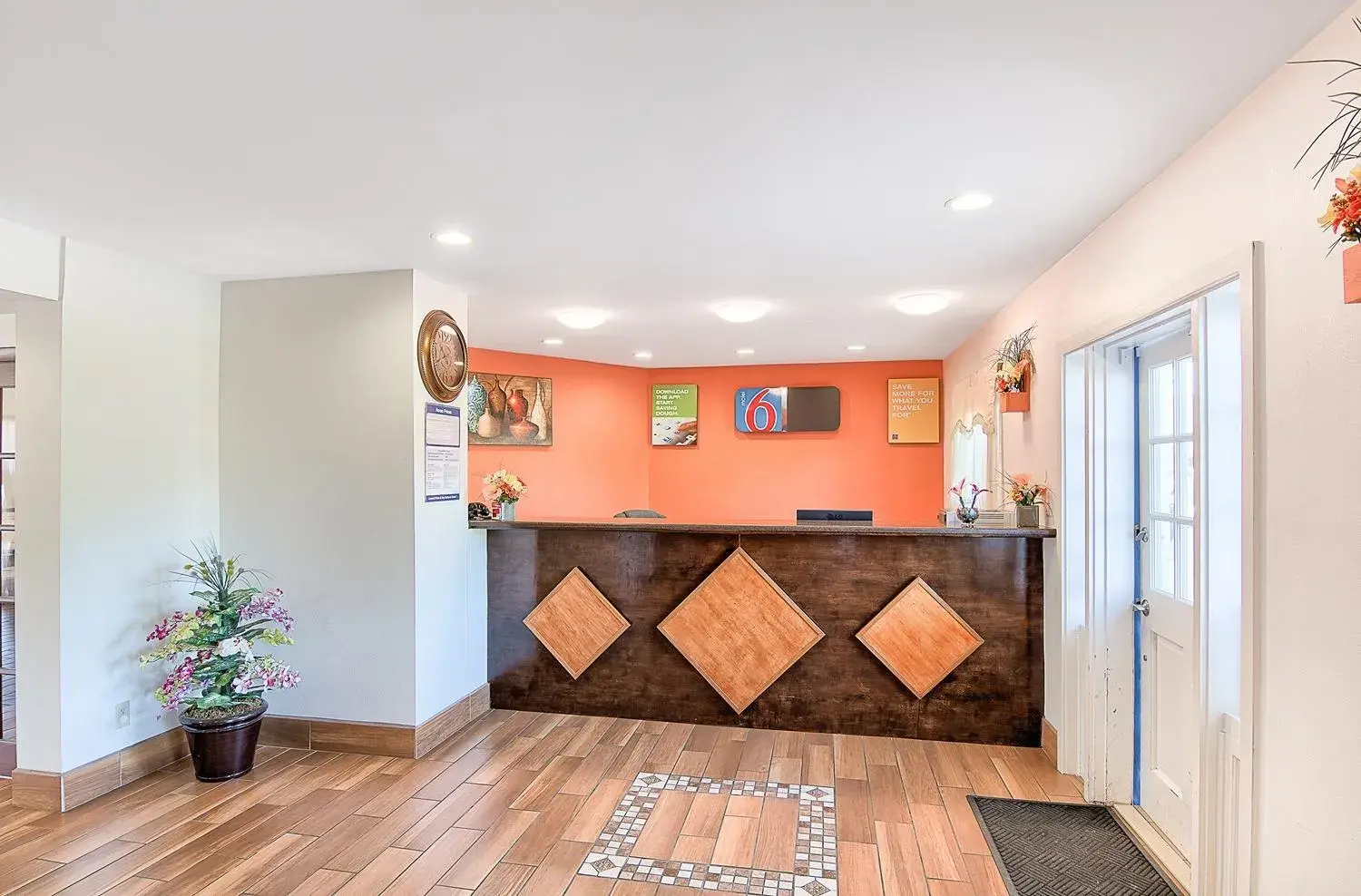 Lobby or reception in Motel 6-Harrisonburg, VA - South Lobby or reception in Motel 6-Harrisonburg, VA - South