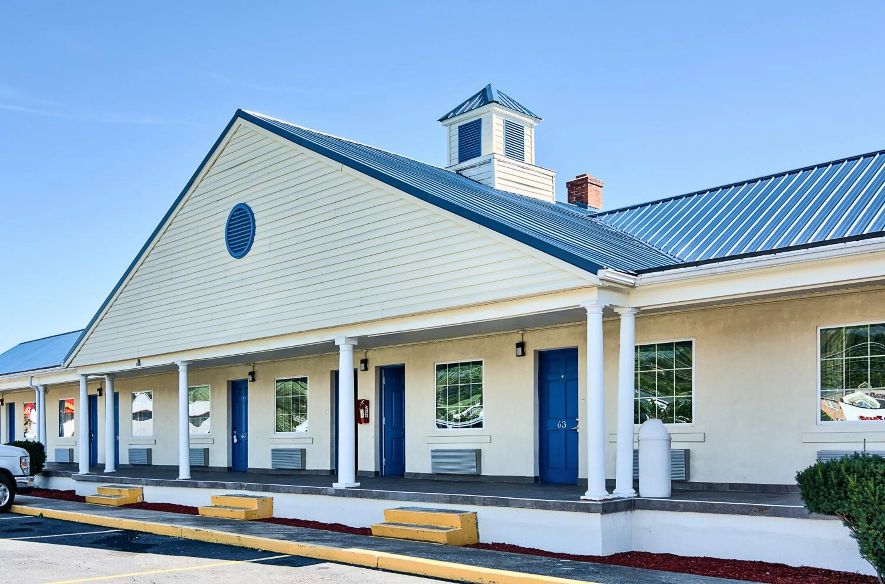 Facade/entrance in Motel 6-Harrisonburg, VA - South