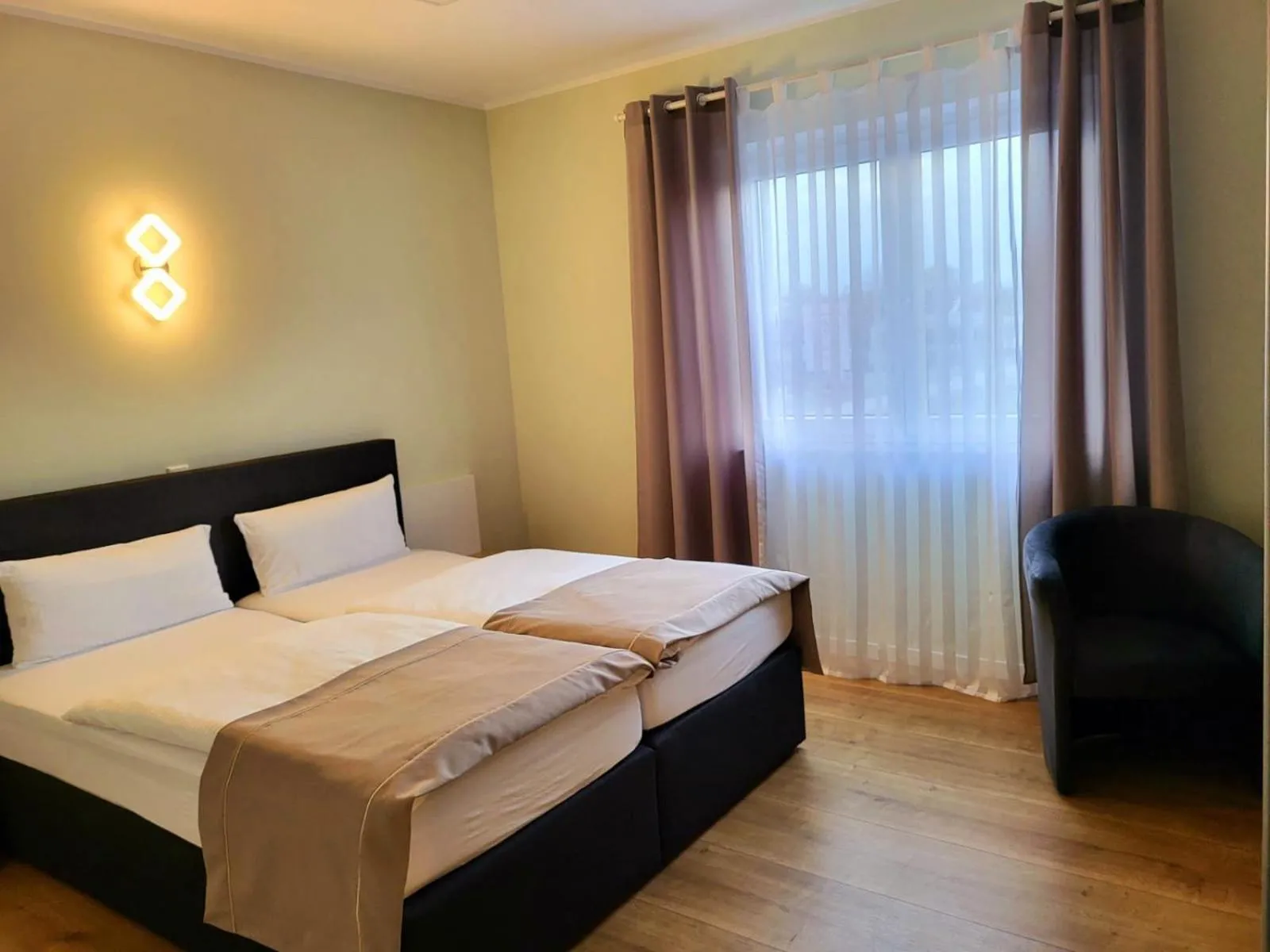 Bed in Lutz Motel
