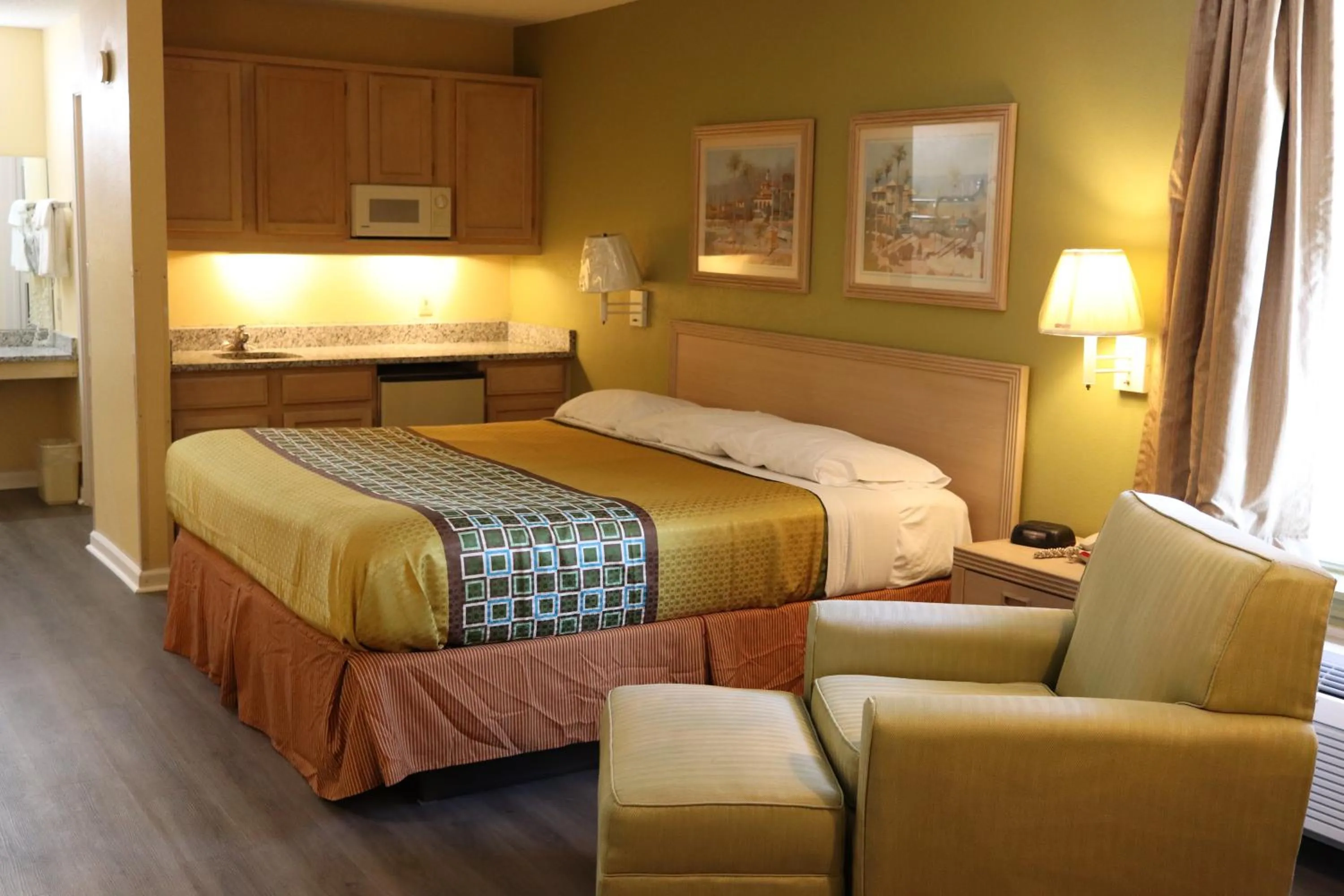 Guests, Bed in Woodstream Inn