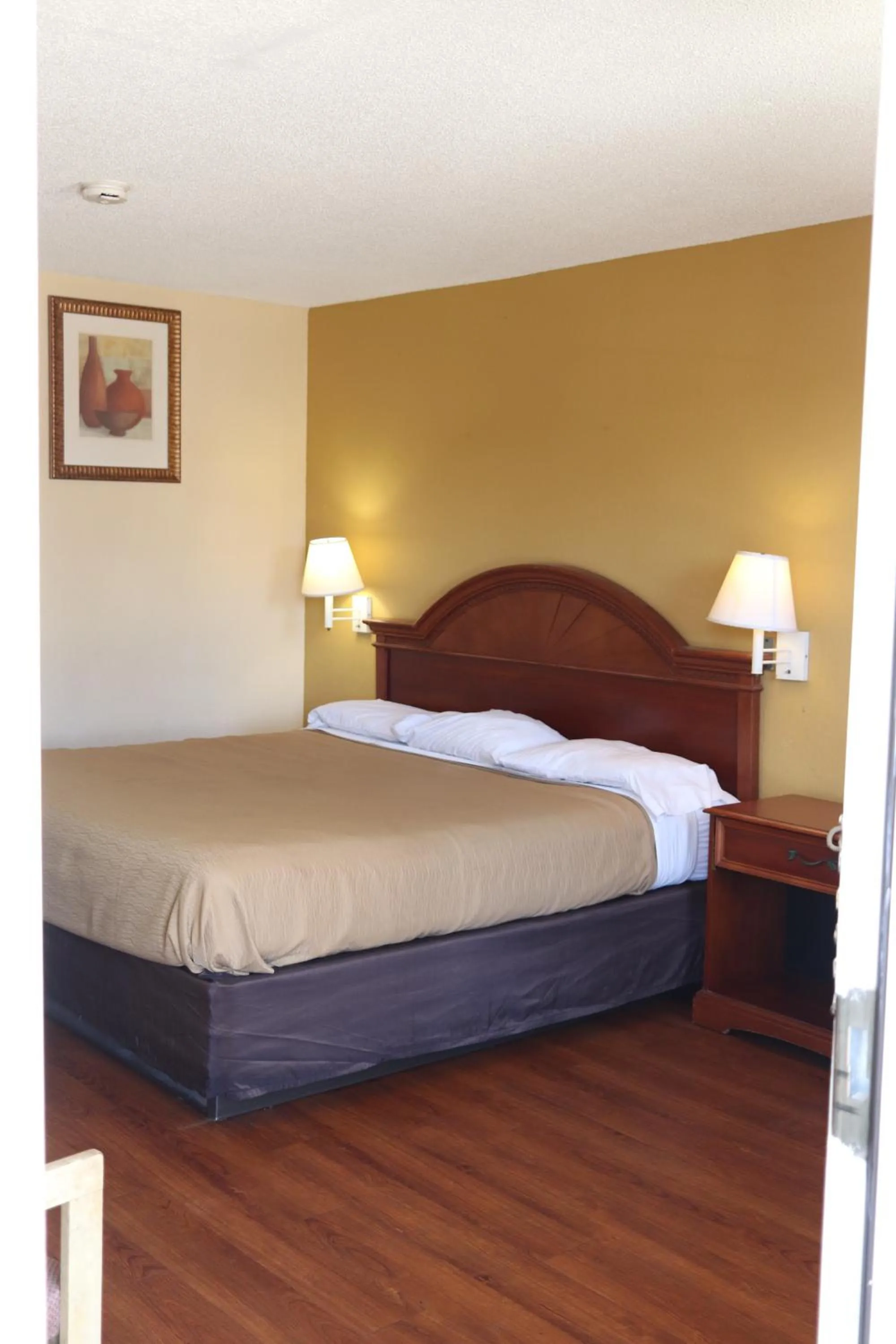 Guests, Bed in Woodstream Inn