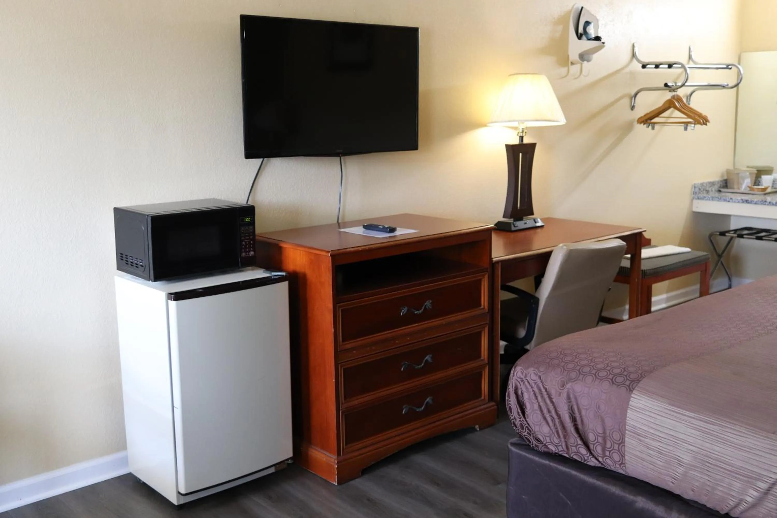 Guests, Bed in Woodstream Inn