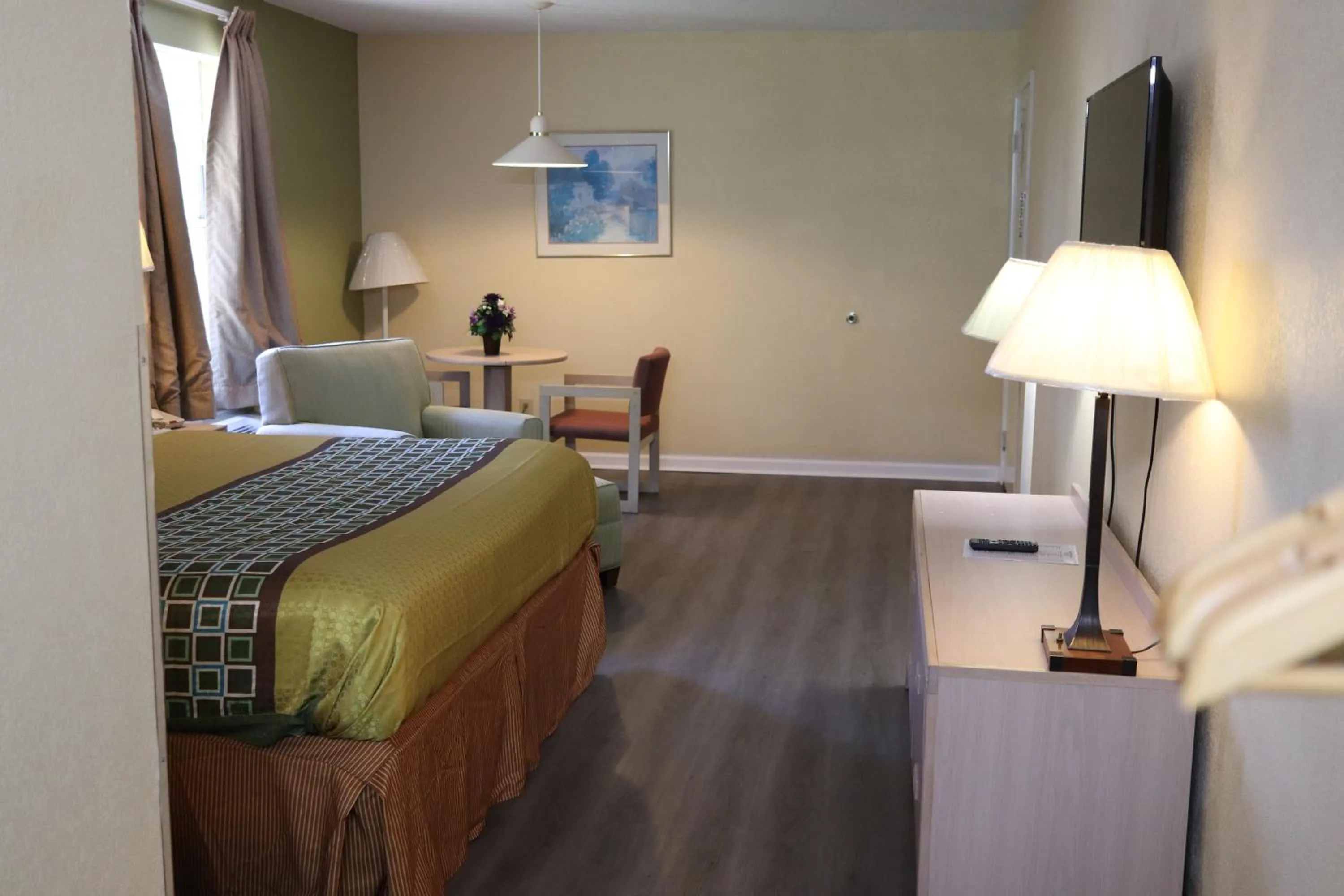 Guests, Bed in Woodstream Inn