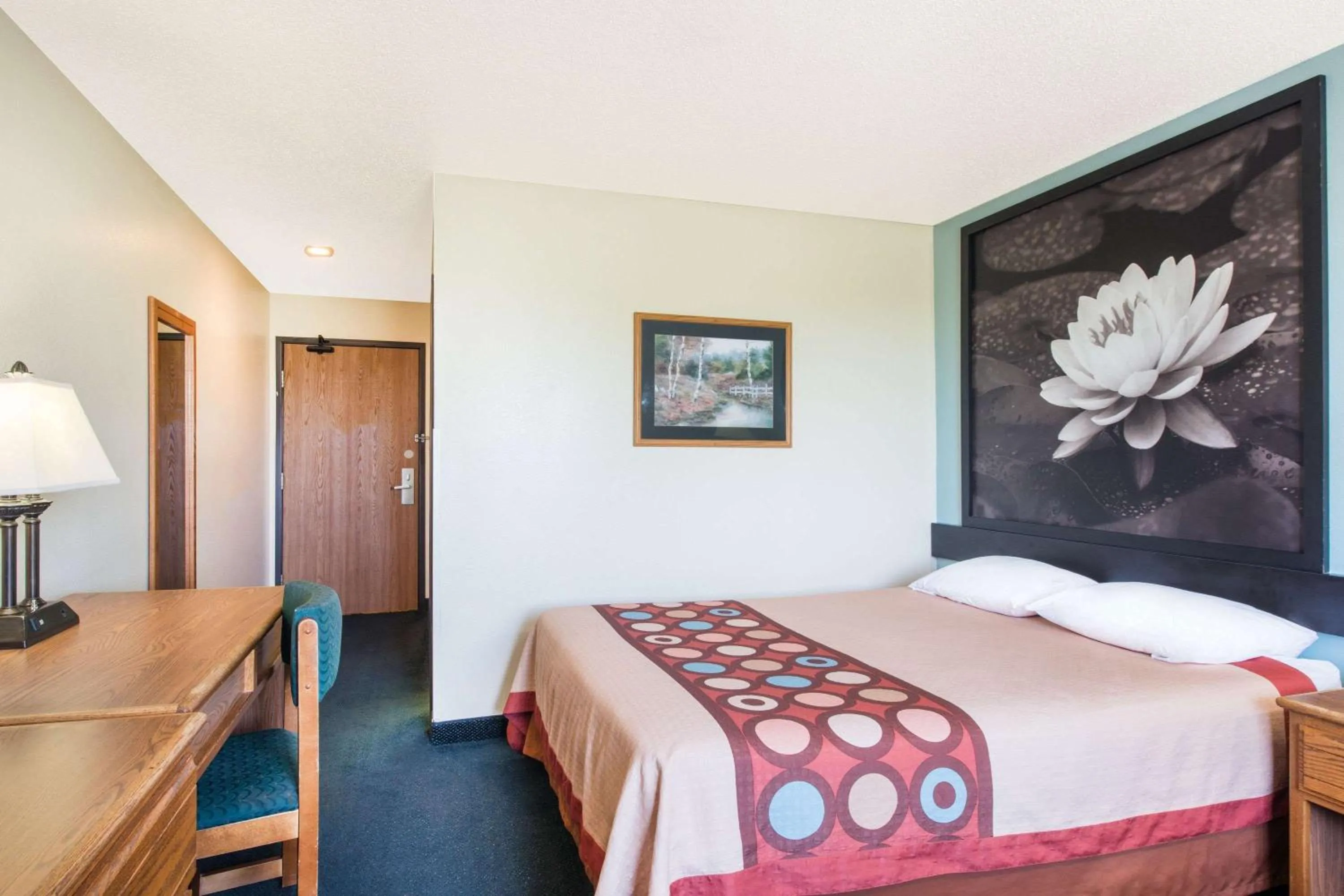 On site, Bed in Super 8 by Wyndham Thurmont