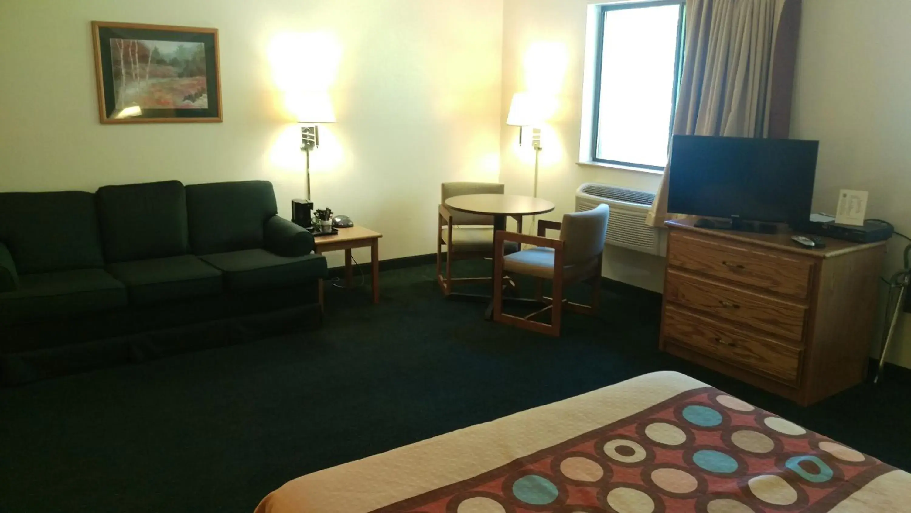 Dining area, Bed in Super 8 by Wyndham Thurmont Dining area, Bed in Super 8 by Wyndham Thurmont