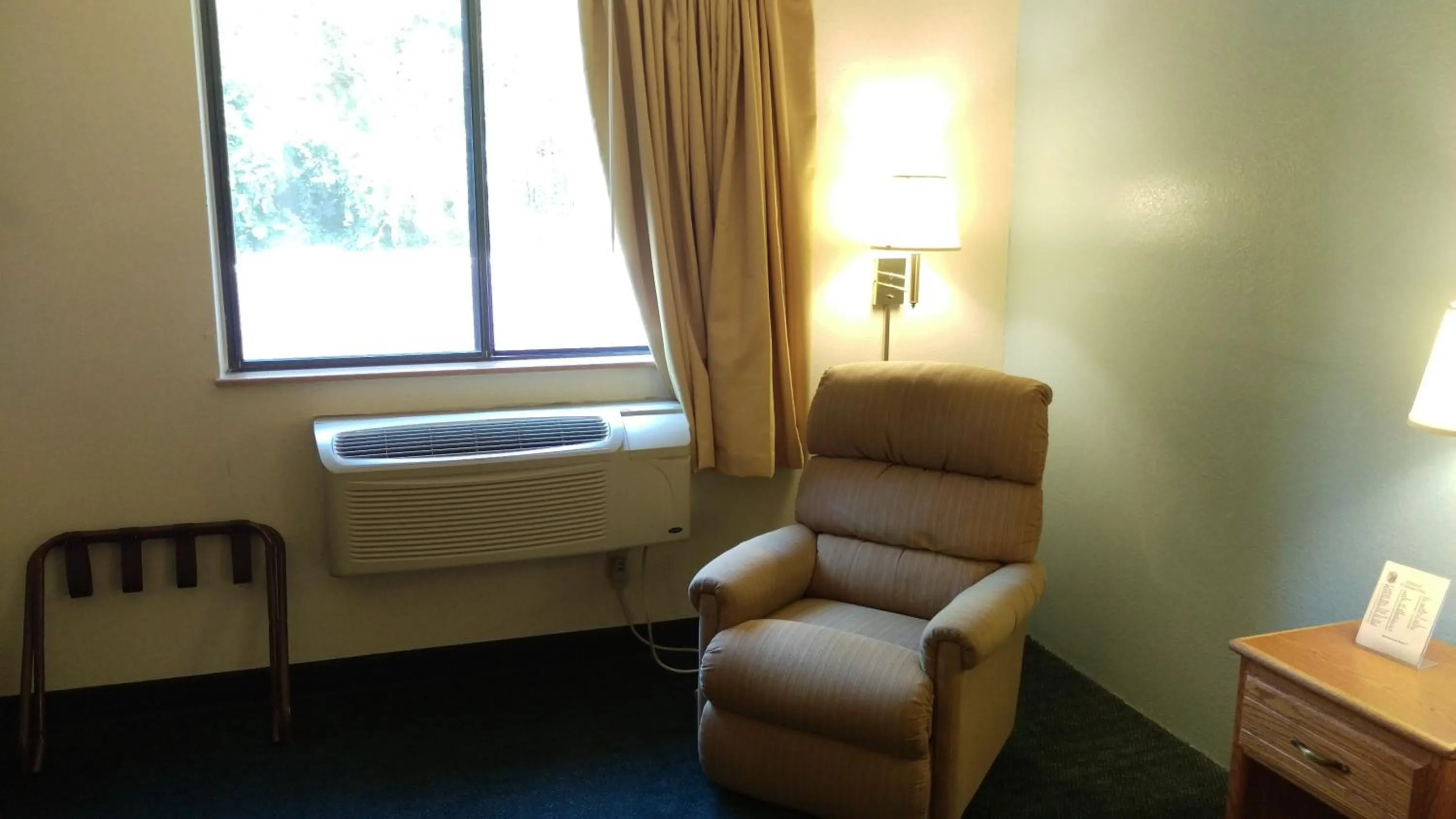 Decorative detail in Super 8 by Wyndham Thurmont