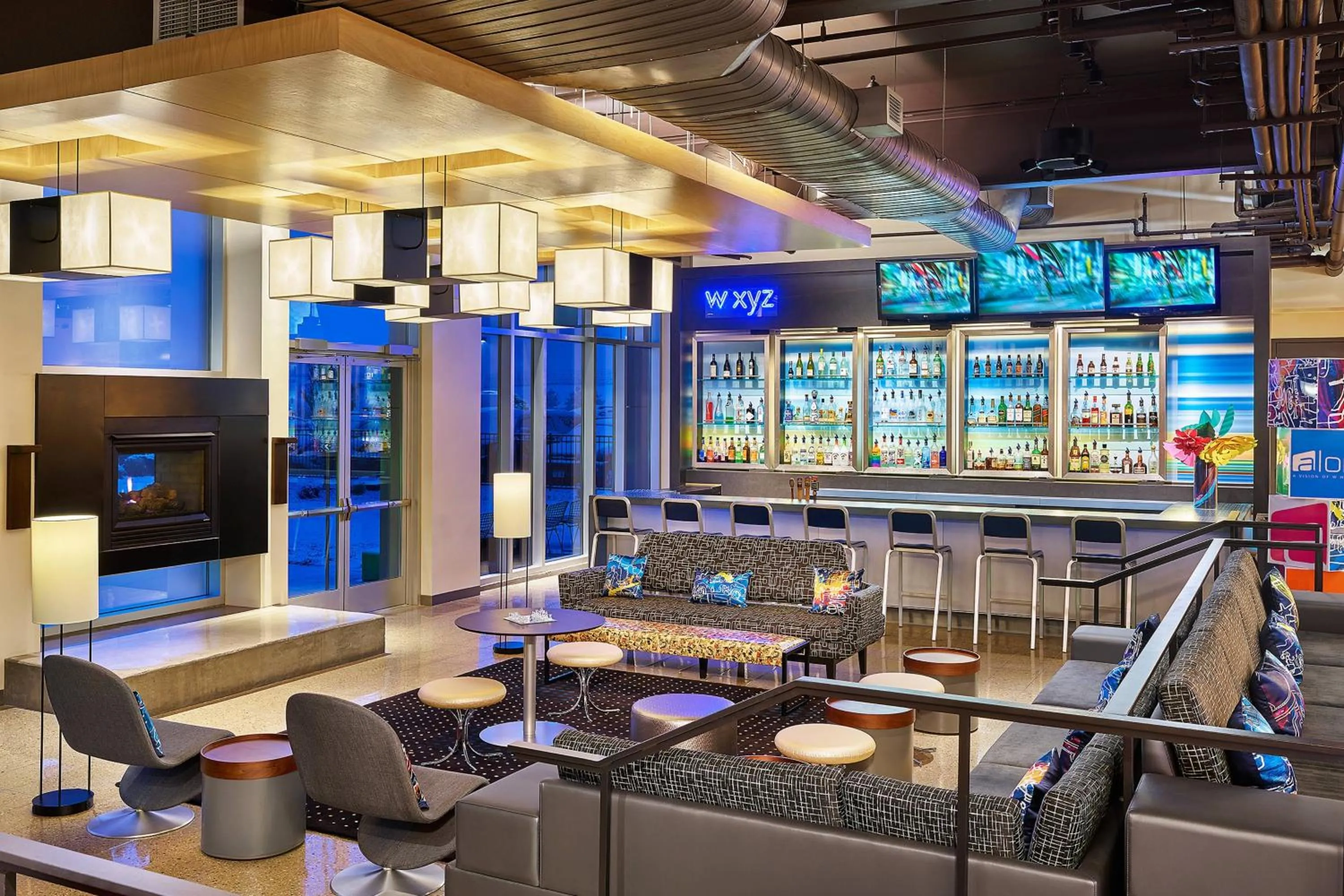 Lounge or bar in Aloft Denver Airport at Gateway Park