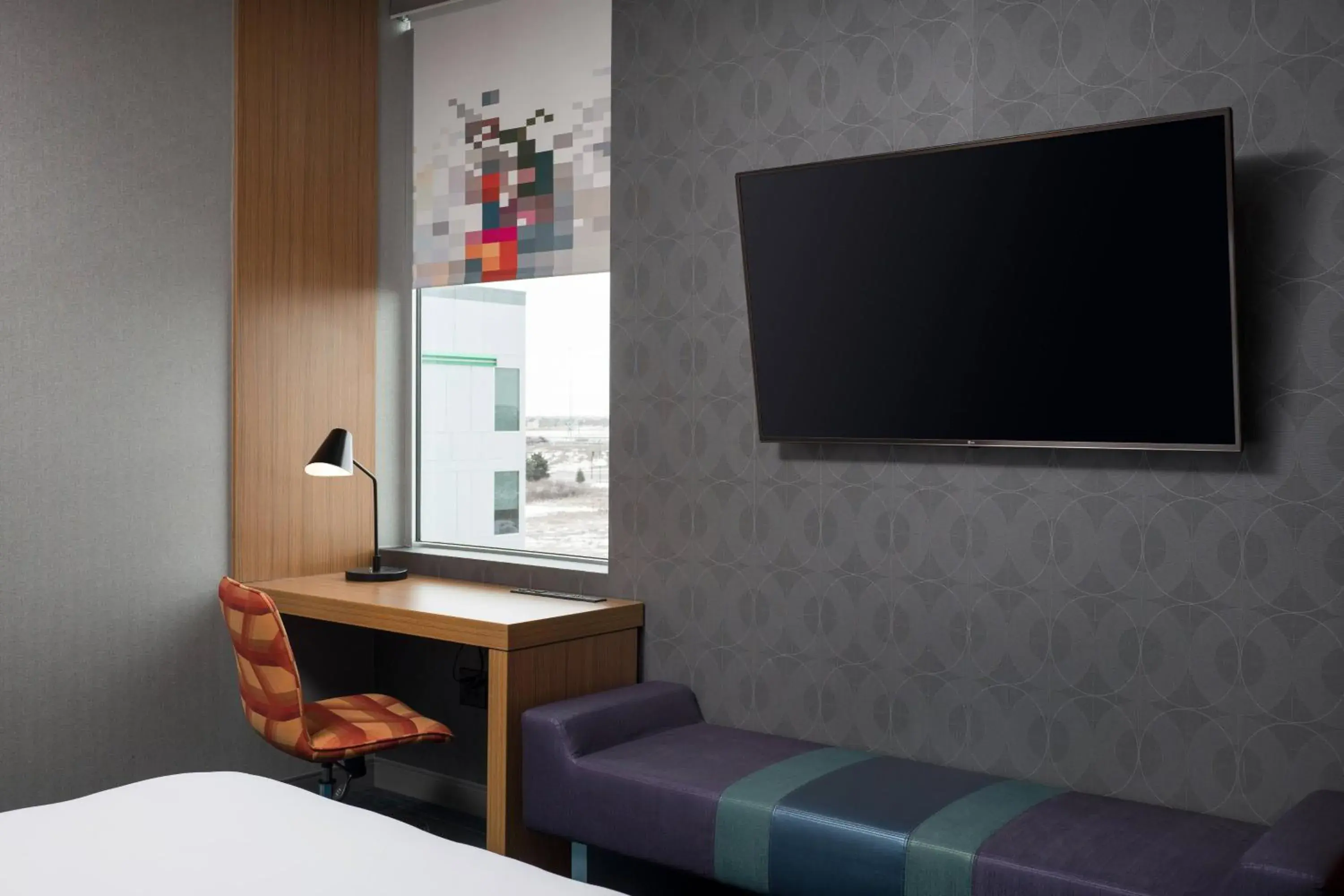 Photo of the whole room, Bed in Aloft Denver Airport at Gateway Park Photo of the whole room, Bed in Aloft Denver Airport at Gateway Park