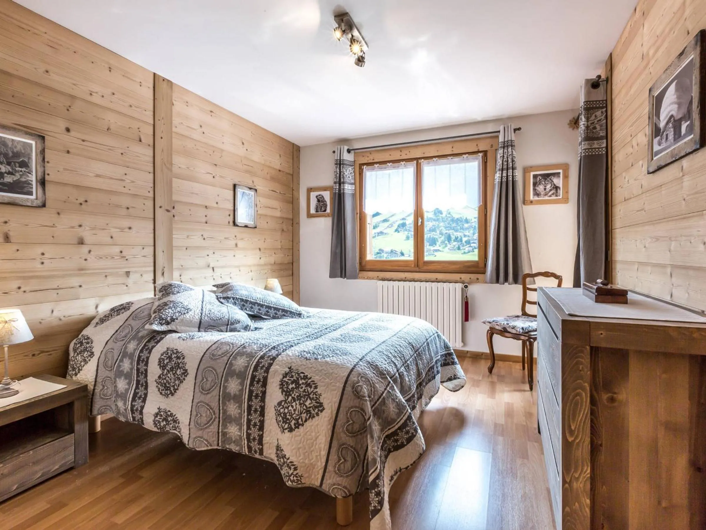 Chalet 4 ch, proche pistes, idéal familles/amis, WIFI - FR-1-437-56