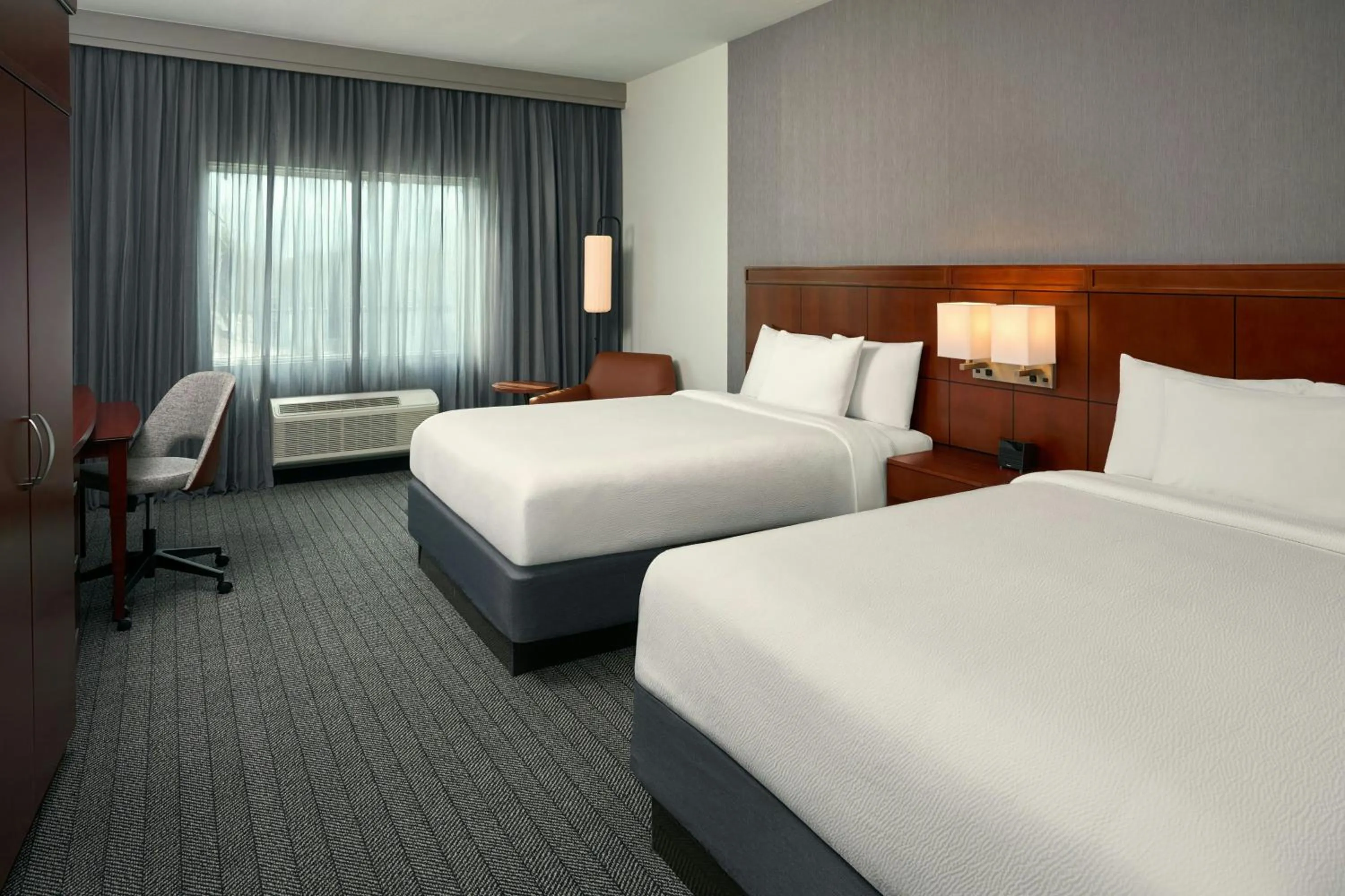 Photo of the whole room, Bed in Courtyard by Marriott Miami Homestead