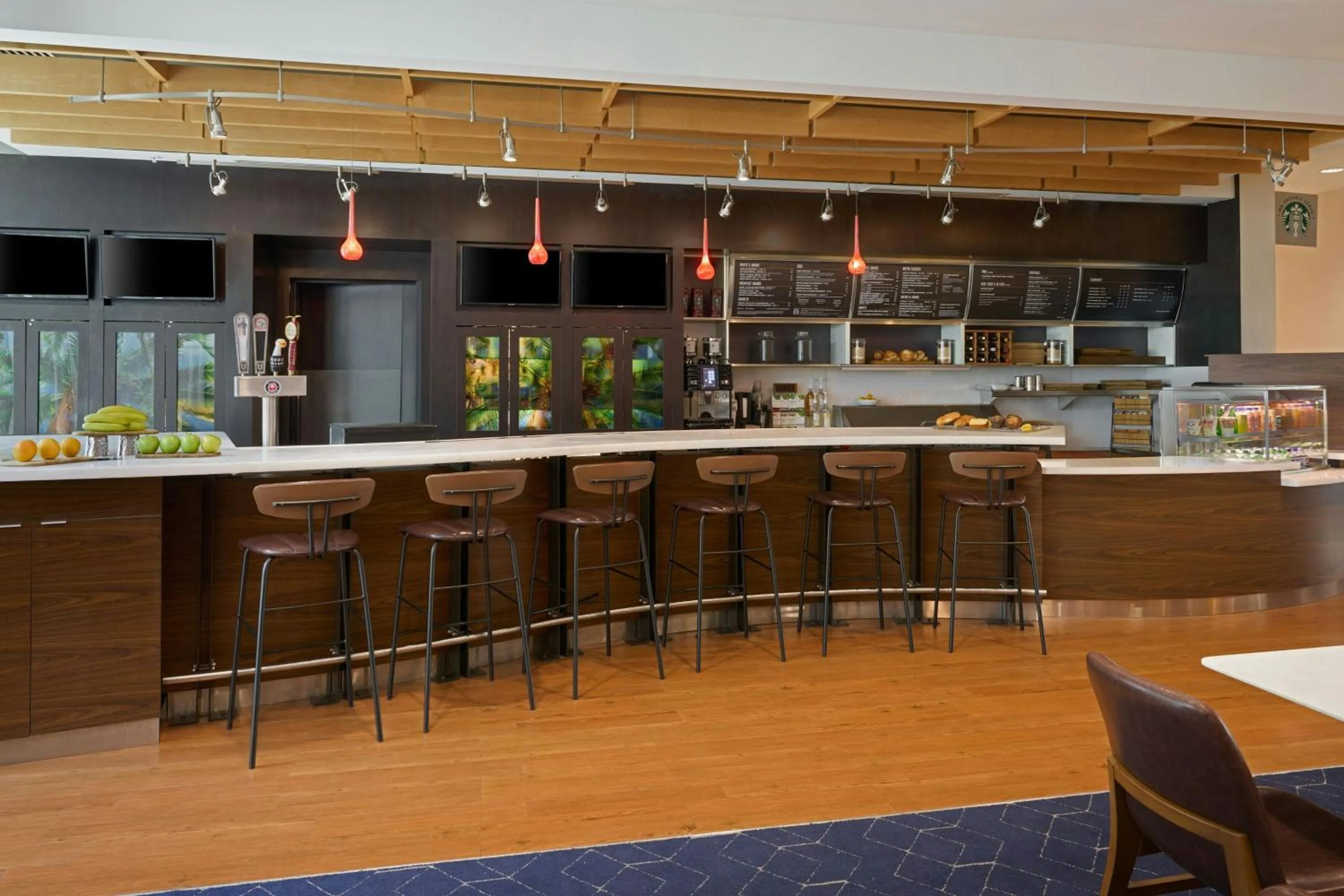 Lounge or bar in Courtyard by Marriott Miami Homestead