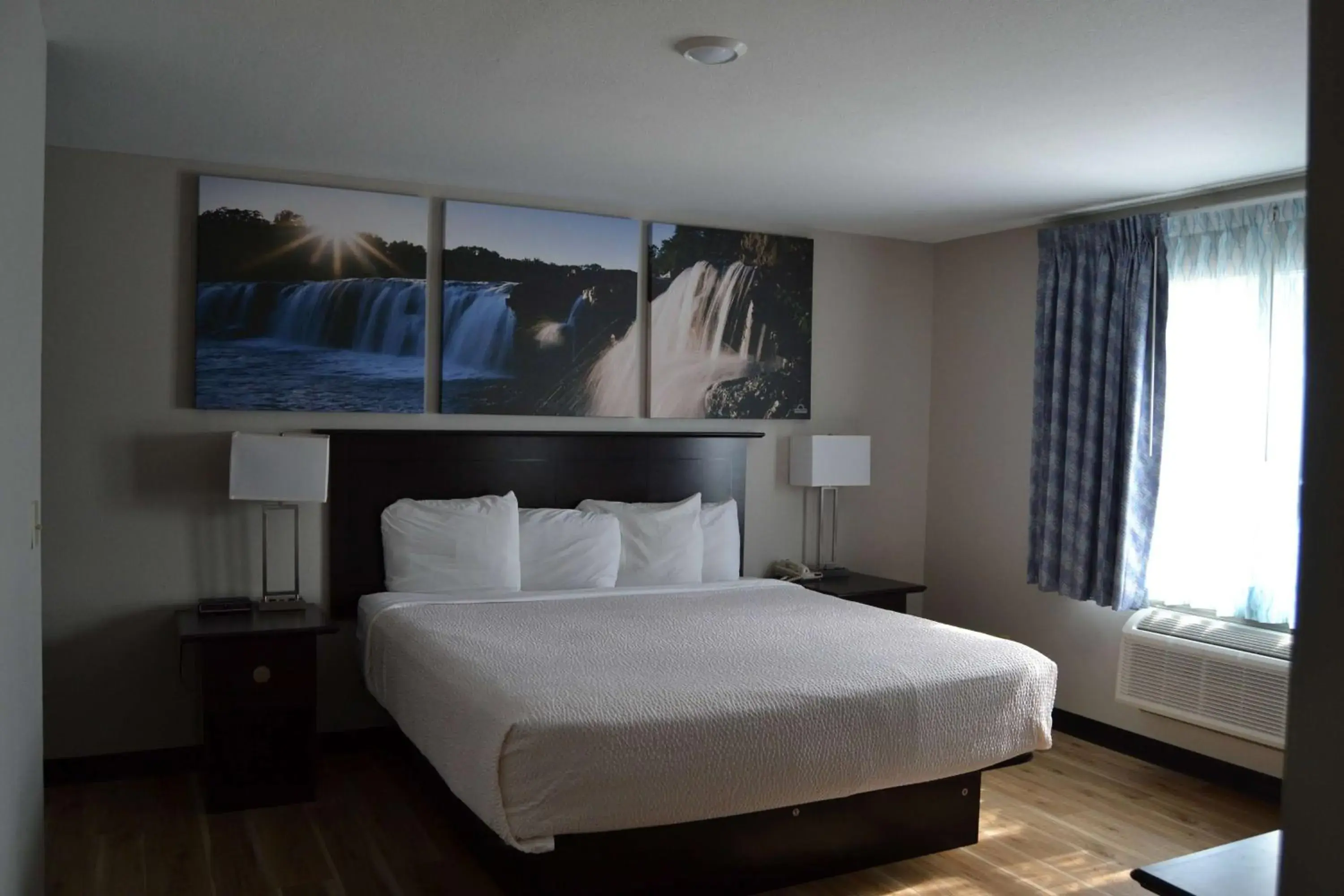 One-Bedroom Deluxe King Suite - Non-Smoking in Days Inn and Suites by Wyndham Sikeston One-Bedroom Deluxe King Suite - Non-Smoking in Days Inn and Suites by Wyndham Sikeston