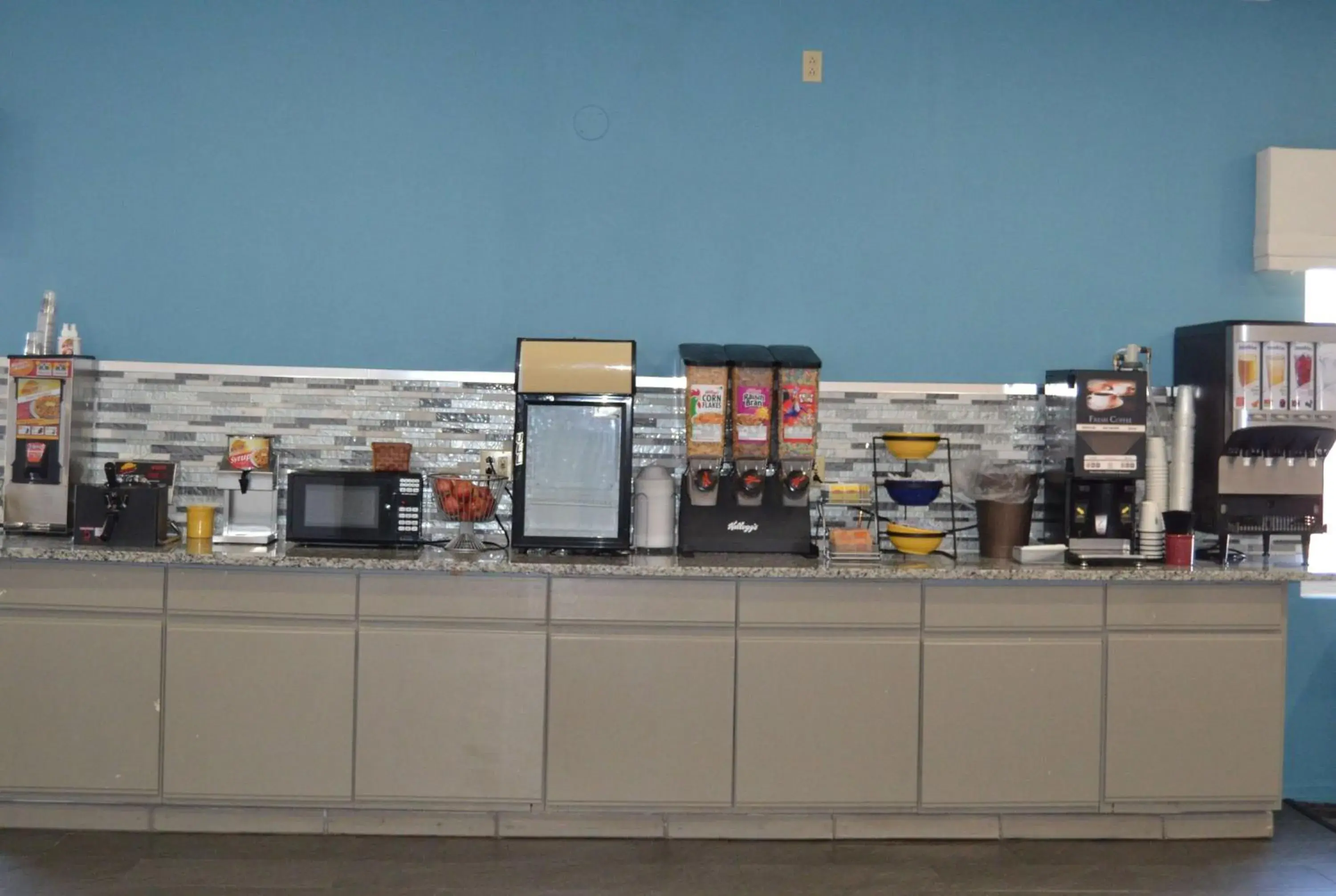 Breakfast in Days Inn and Suites by Wyndham Sikeston Breakfast in Days Inn and Suites by Wyndham Sikeston