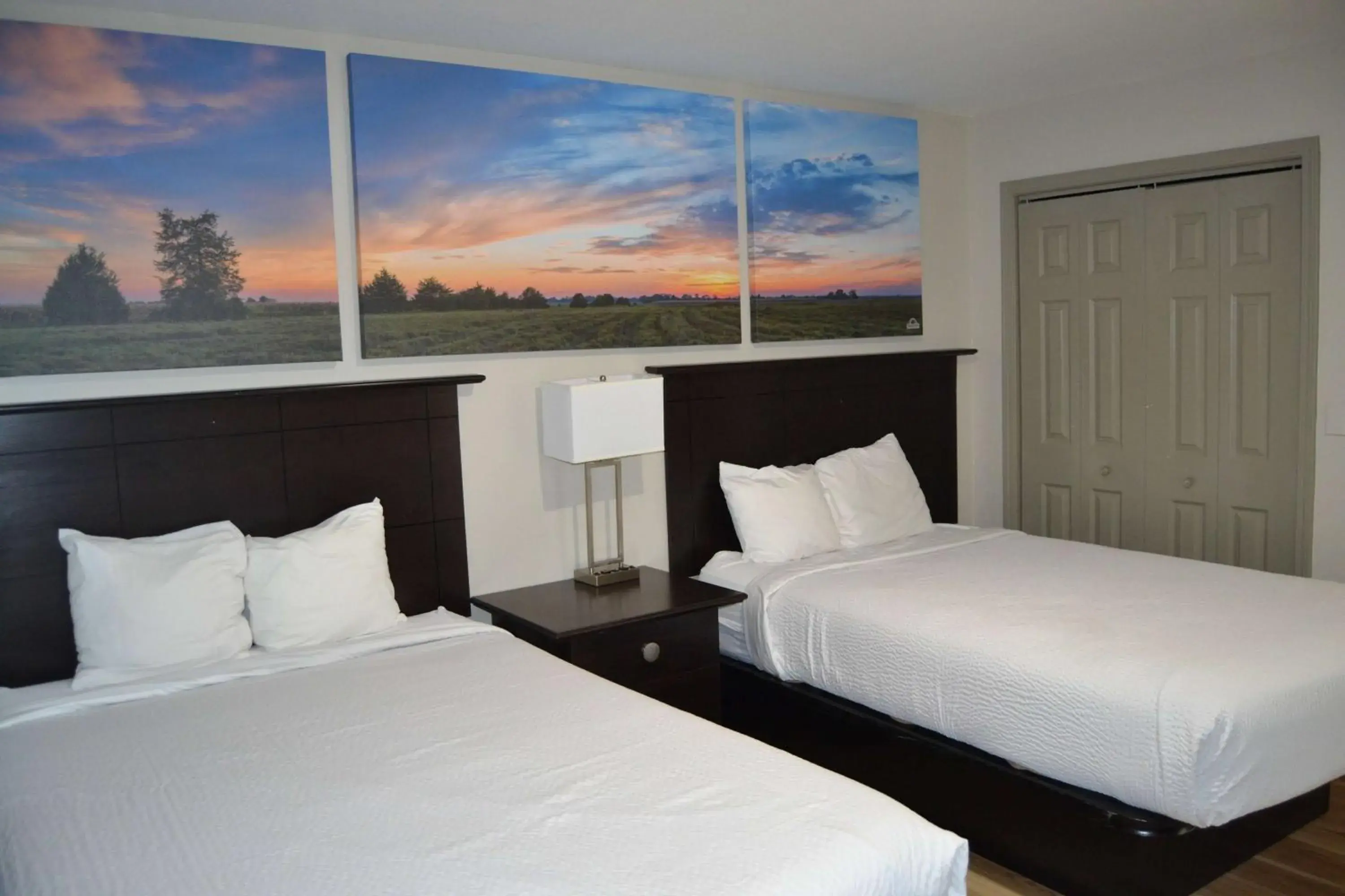 Bed in Days Inn and Suites by Wyndham Sikeston Bed in Days Inn and Suites by Wyndham Sikeston