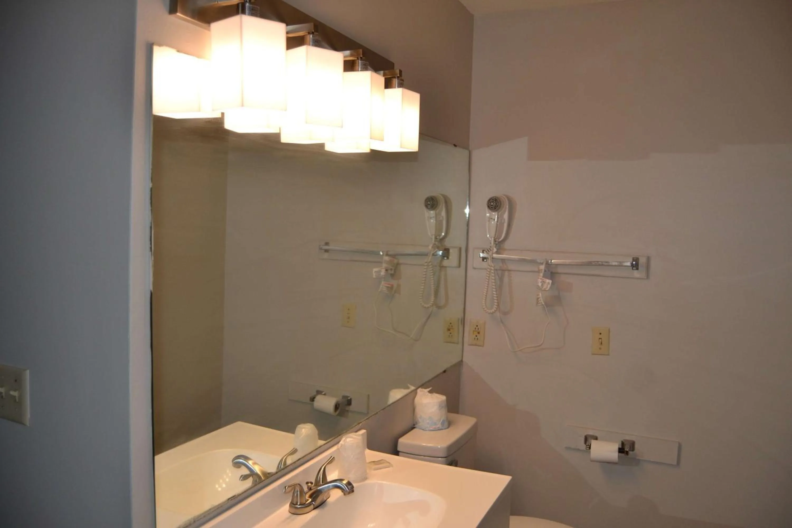 Bathroom in Days Inn and Suites by Wyndham Sikeston