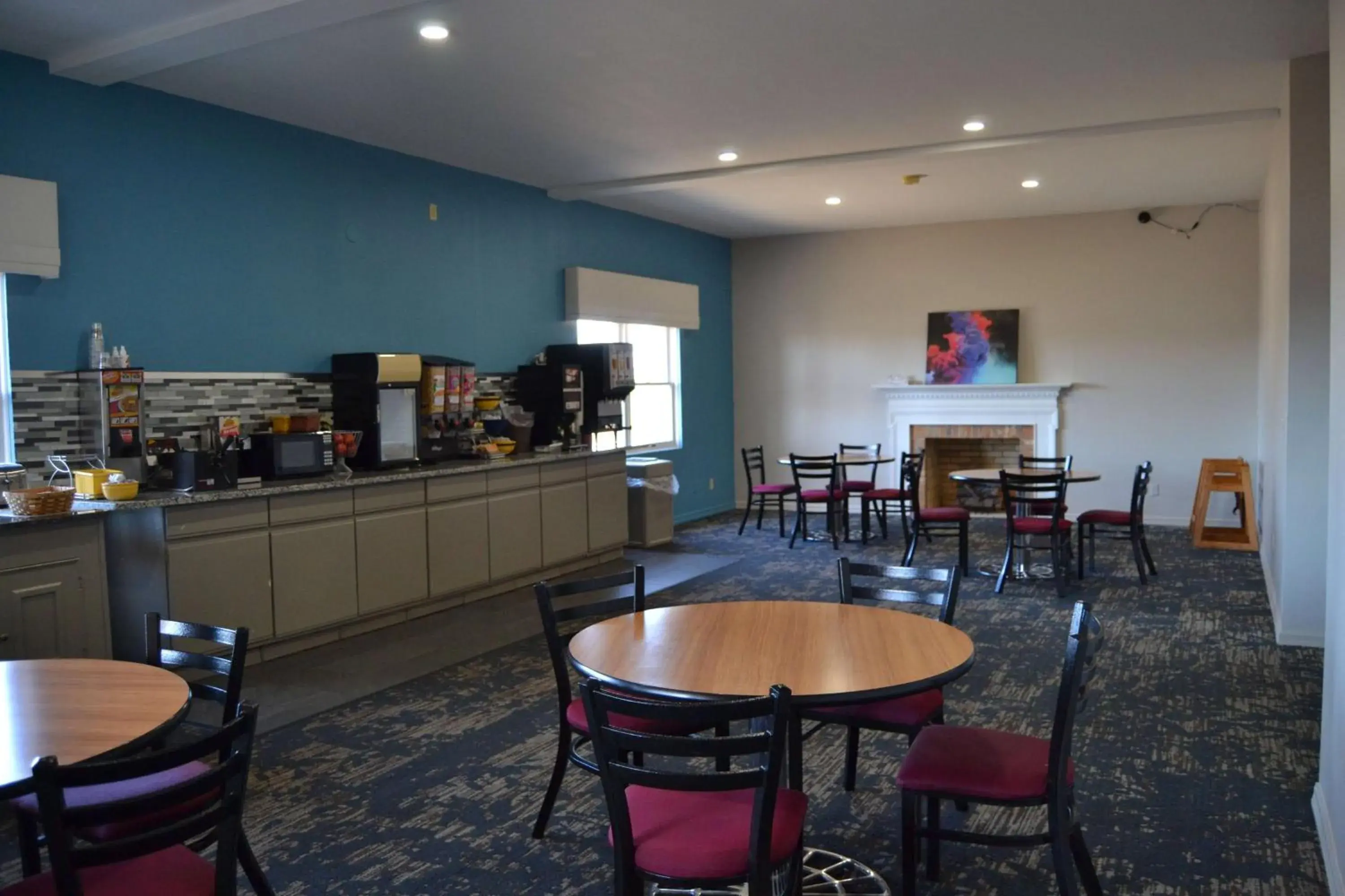 Breakfast in Days Inn and Suites by Wyndham Sikeston Breakfast in Days Inn and Suites by Wyndham Sikeston