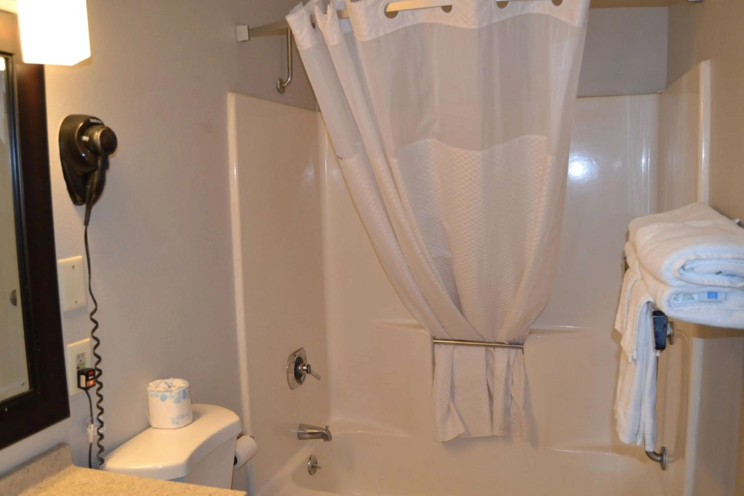 Photo of the whole room in Days Inn and Suites by Wyndham Sikeston