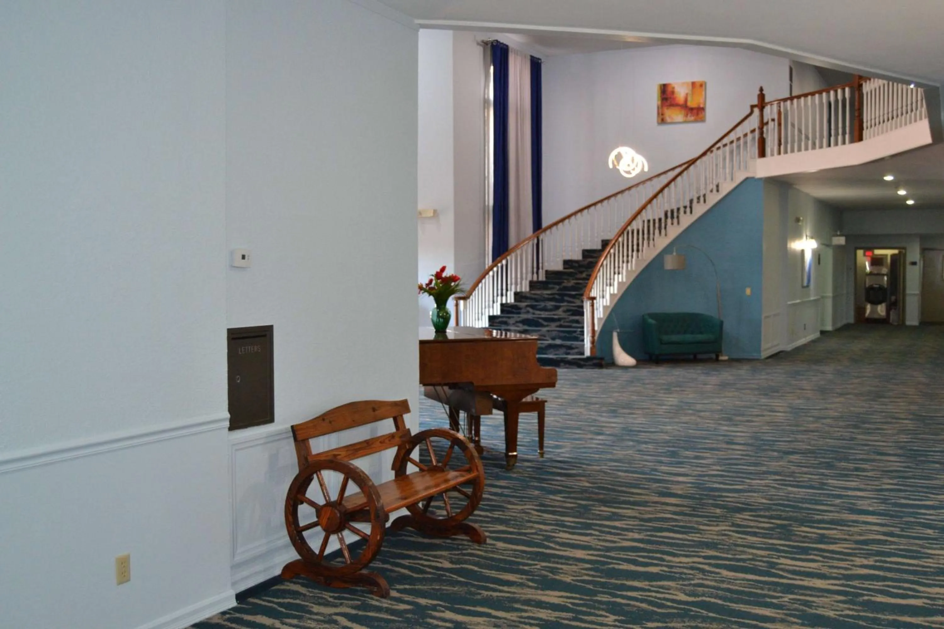 Lobby or reception in Days Inn and Suites by Wyndham Sikeston