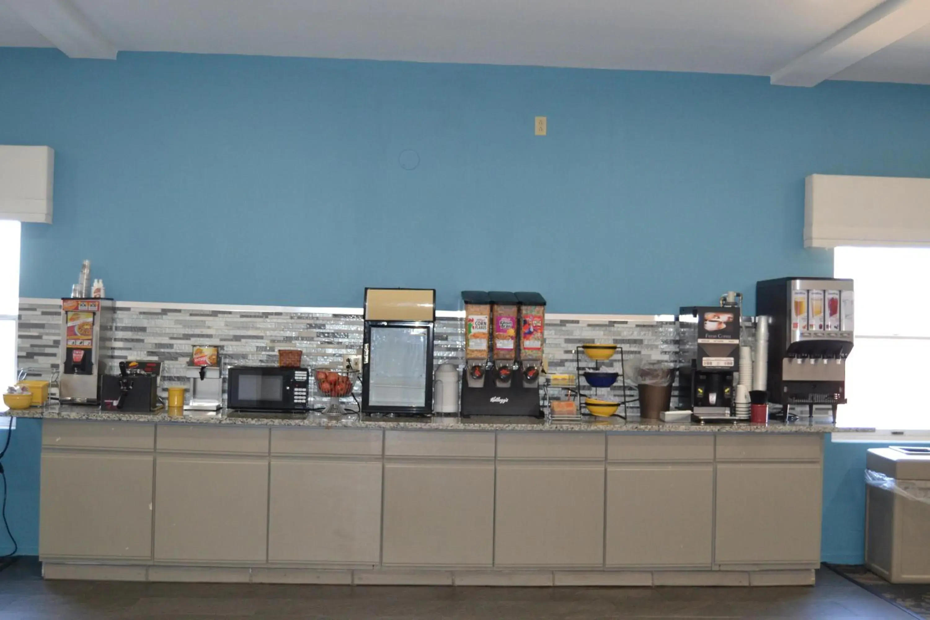 Breakfast in Days Inn and Suites by Wyndham Sikeston Breakfast in Days Inn and Suites by Wyndham Sikeston