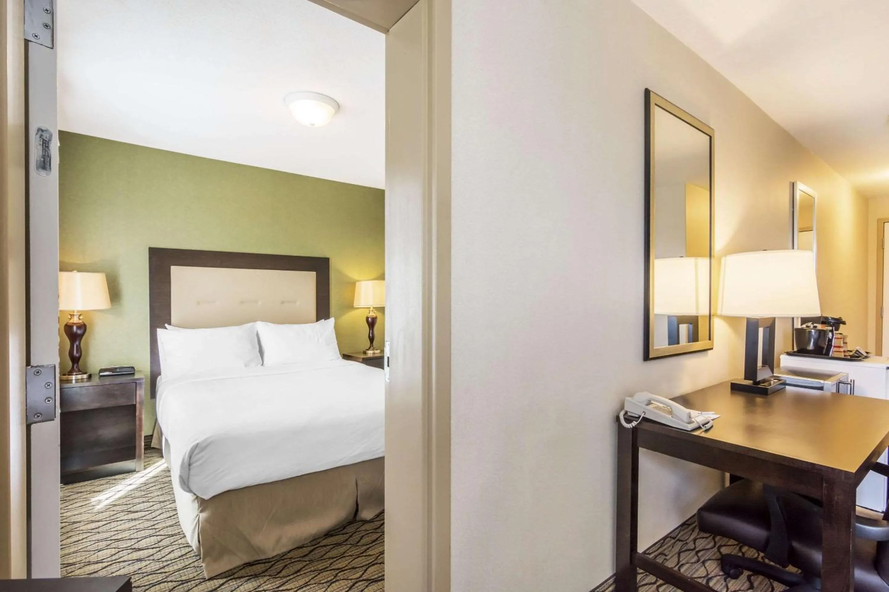 Photo of the whole room, Bed in Clarion Hotel & Conference Centre