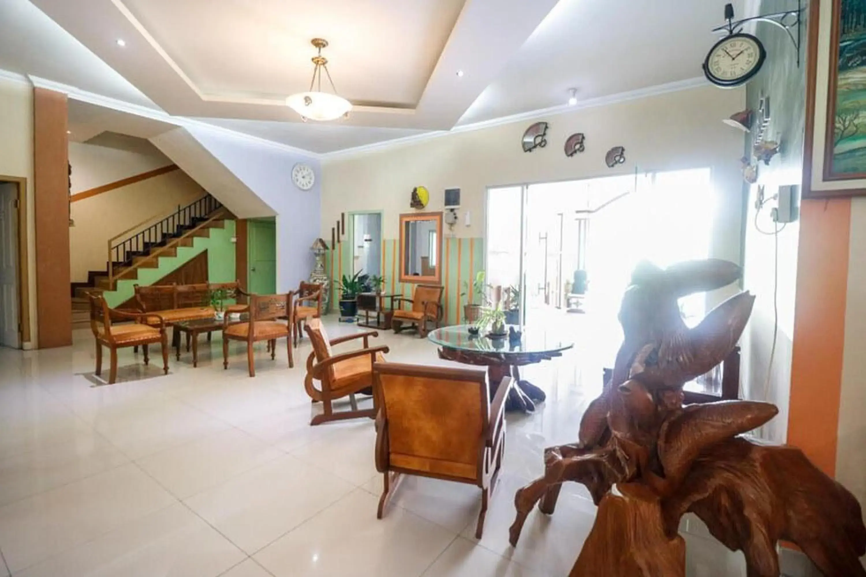 Lobby or reception in RedDoorz near Kartini Mall Lampung Lobby or reception in RedDoorz near Kartini Mall Lampung