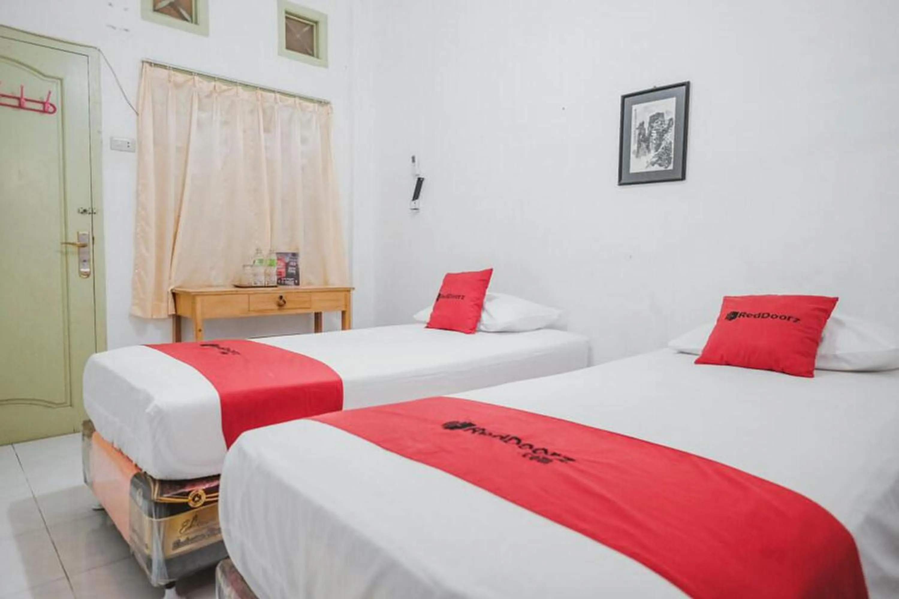 Bedroom, Bed in RedDoorz near Kartini Mall Lampung