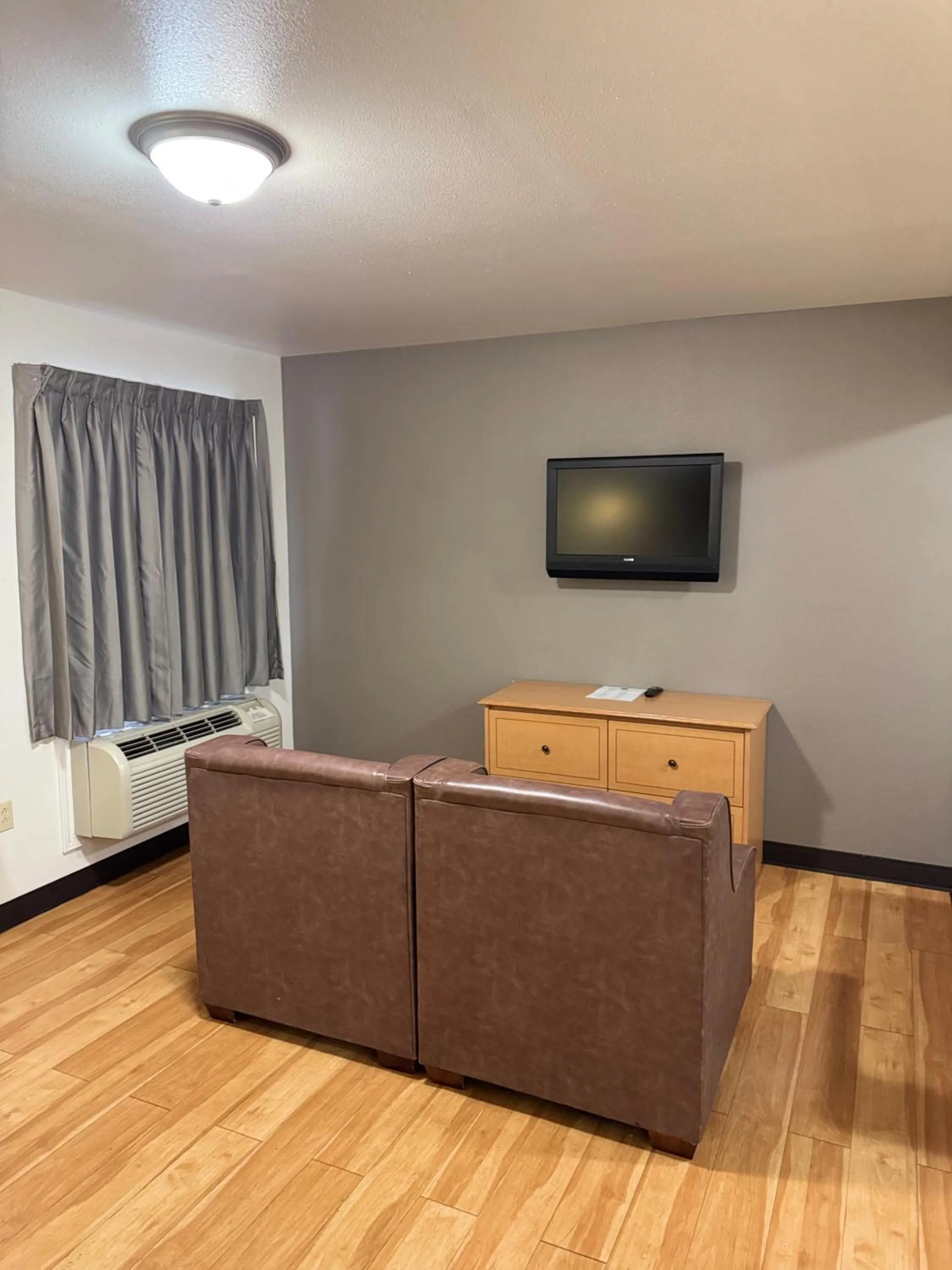 Seating area in Blue Bonnet Suites -Lubbock, TX - Medical Center