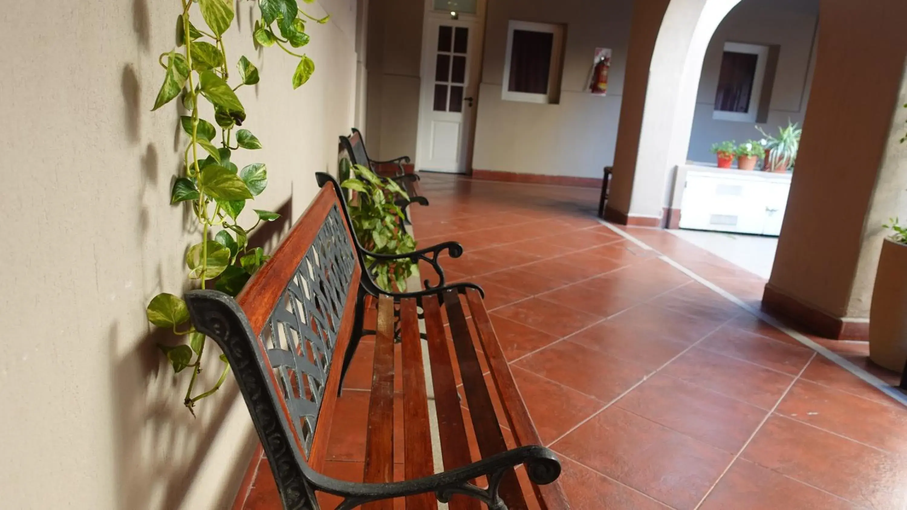 Property building in Hotel de la Linda Property building in Hotel de la Linda