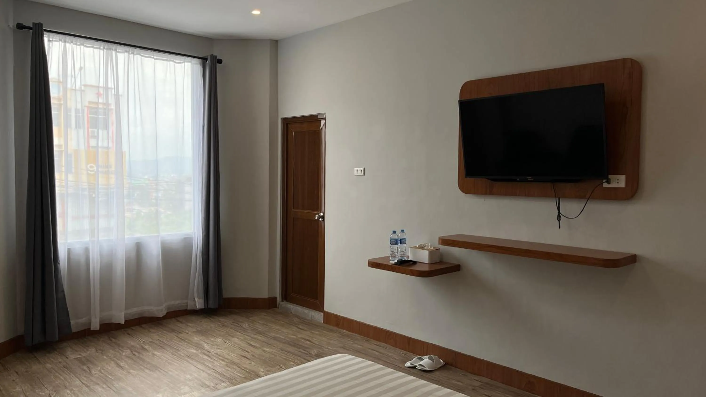 TV and multimedia, TV/Entertainment Center in RedDoorz @ Jalan Diponegoro Lampung