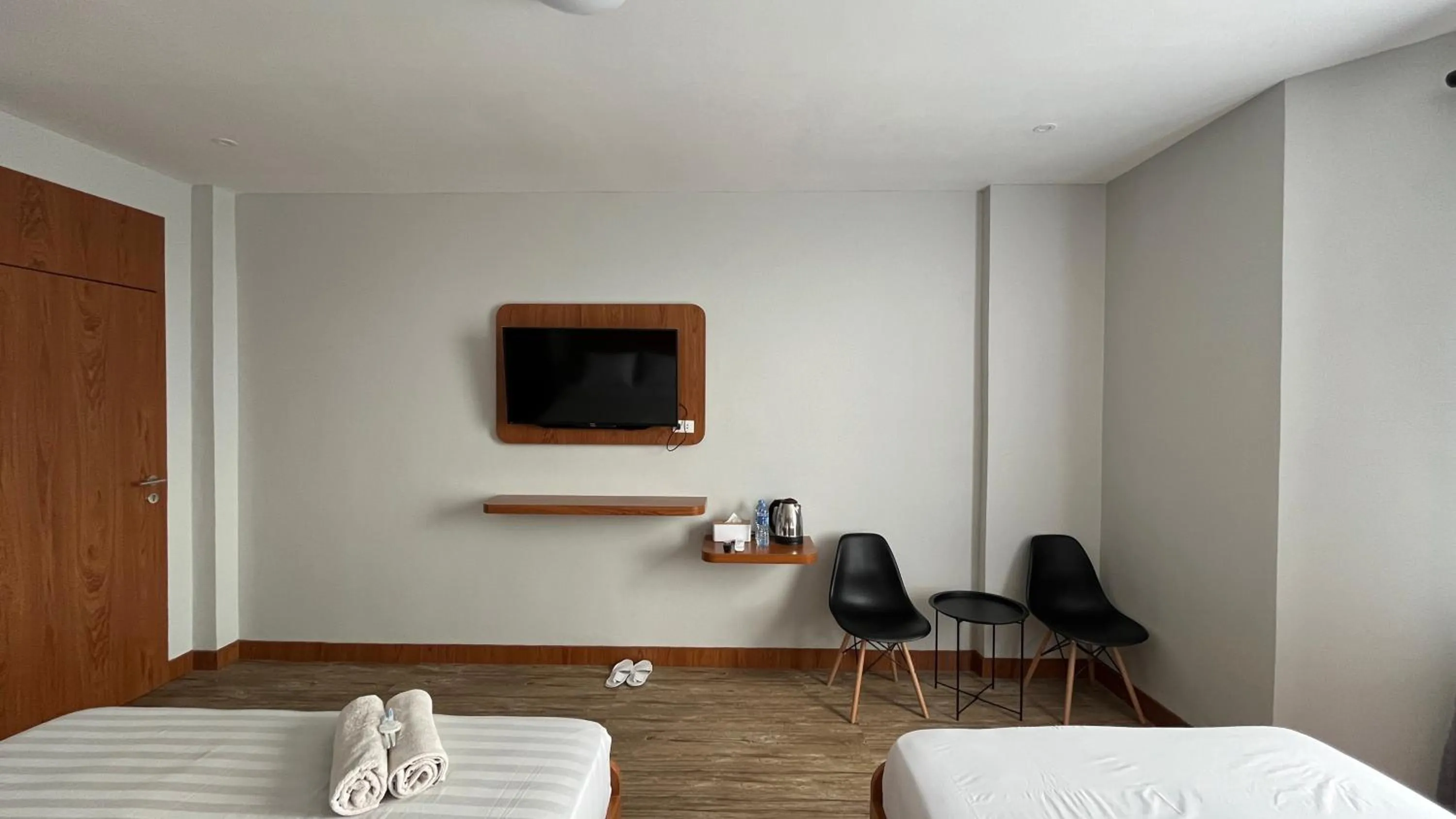 TV and multimedia, TV/Entertainment Center in RedDoorz @ Jalan Diponegoro Lampung