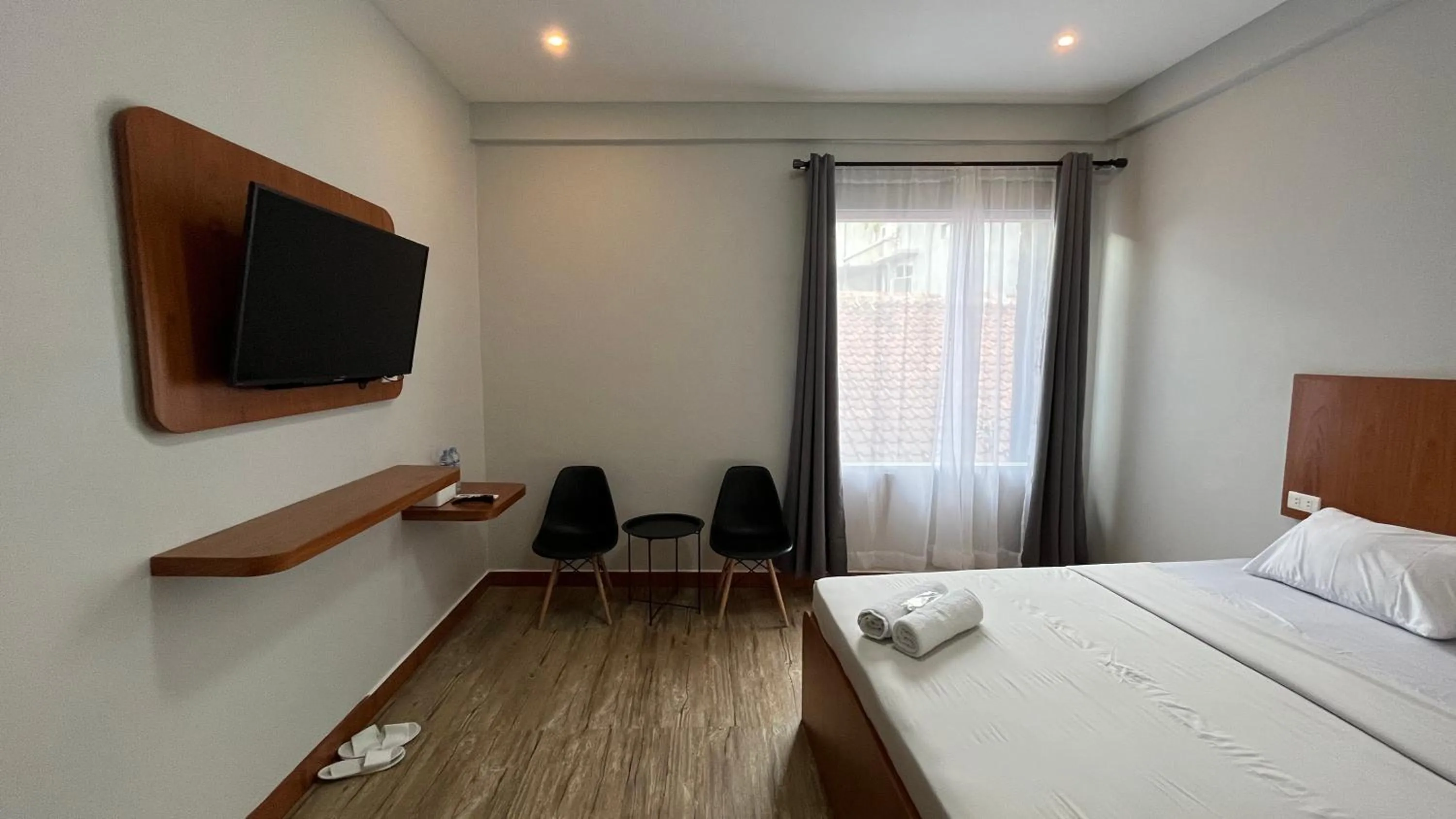 Bedroom, TV/Entertainment Center in RedDoorz @ Jalan Diponegoro Lampung