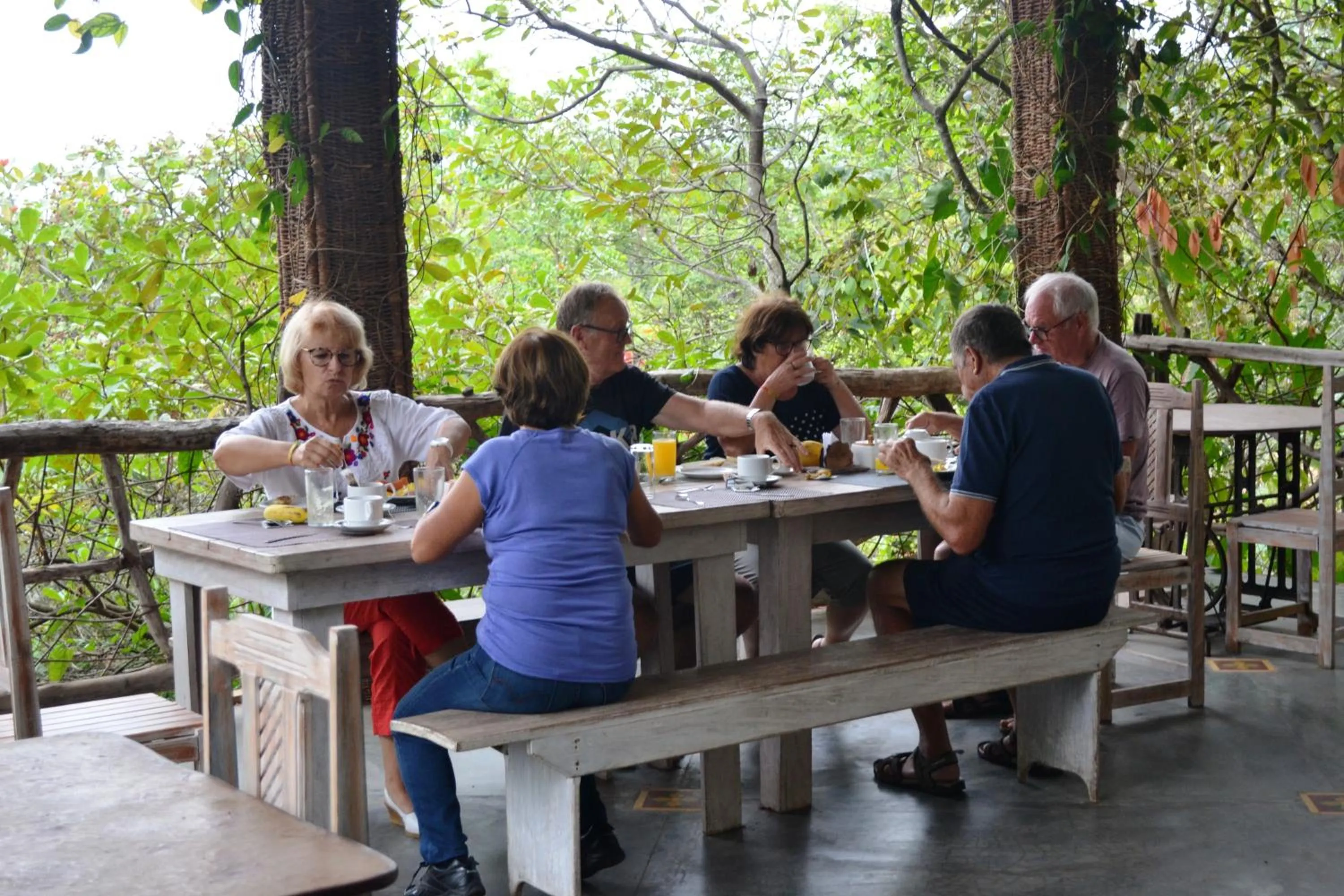 Restaurant/places to eat in Pousada Alto do Cajueiro