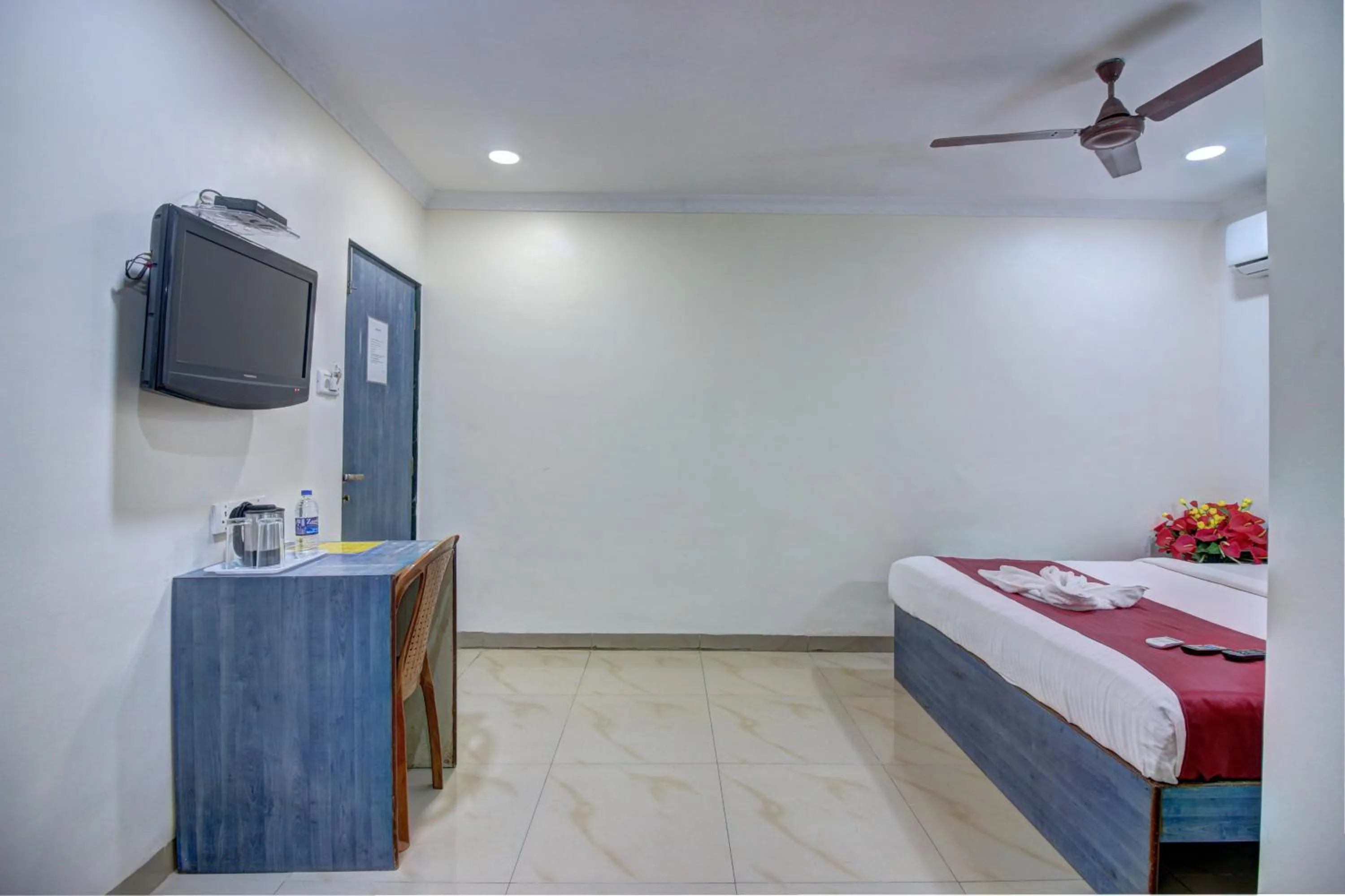 Bedroom, Bed in Hotel Sunshine Airport