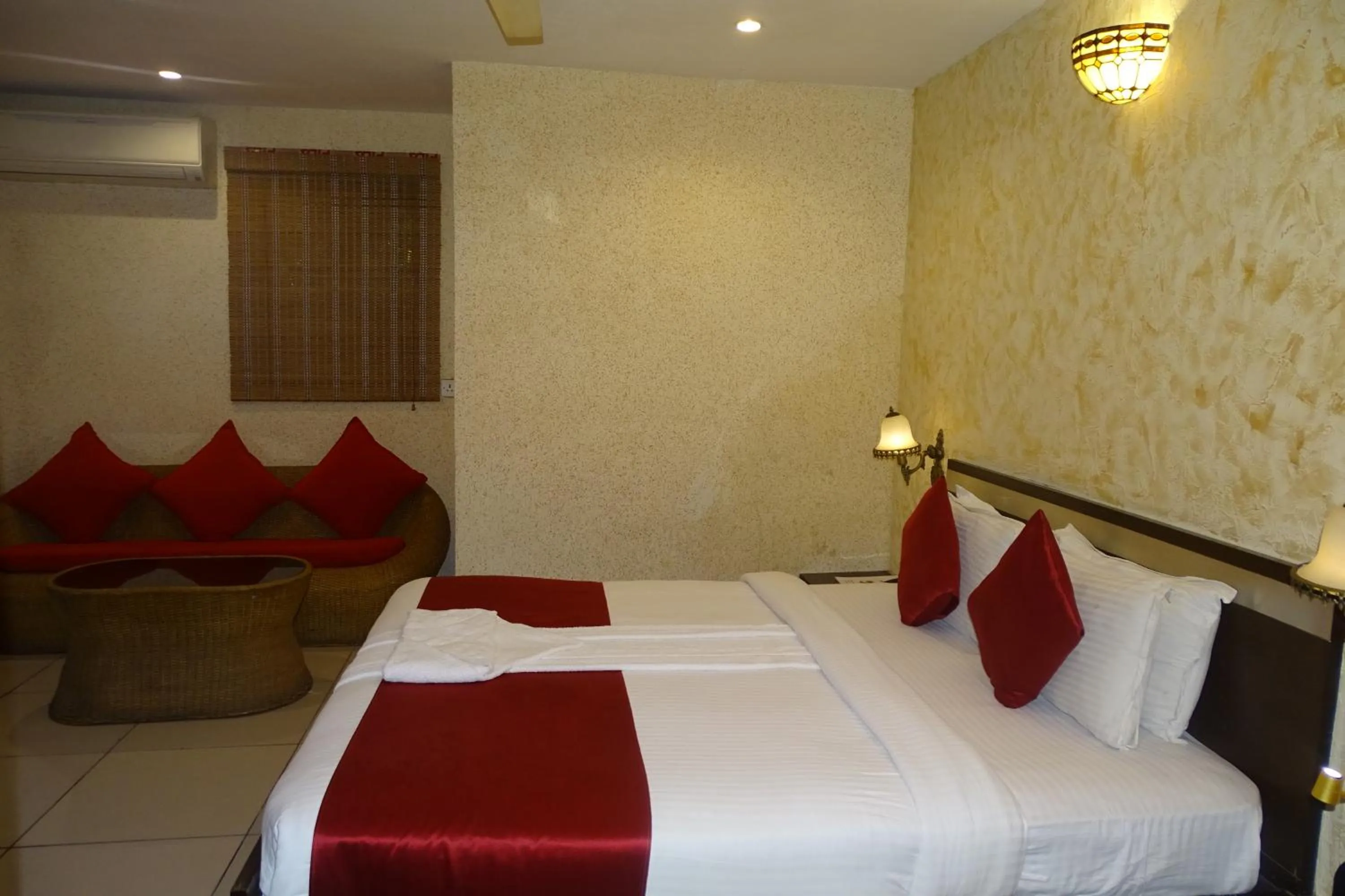 Photo of the whole room, Bed in Hotel Sunshine Airport