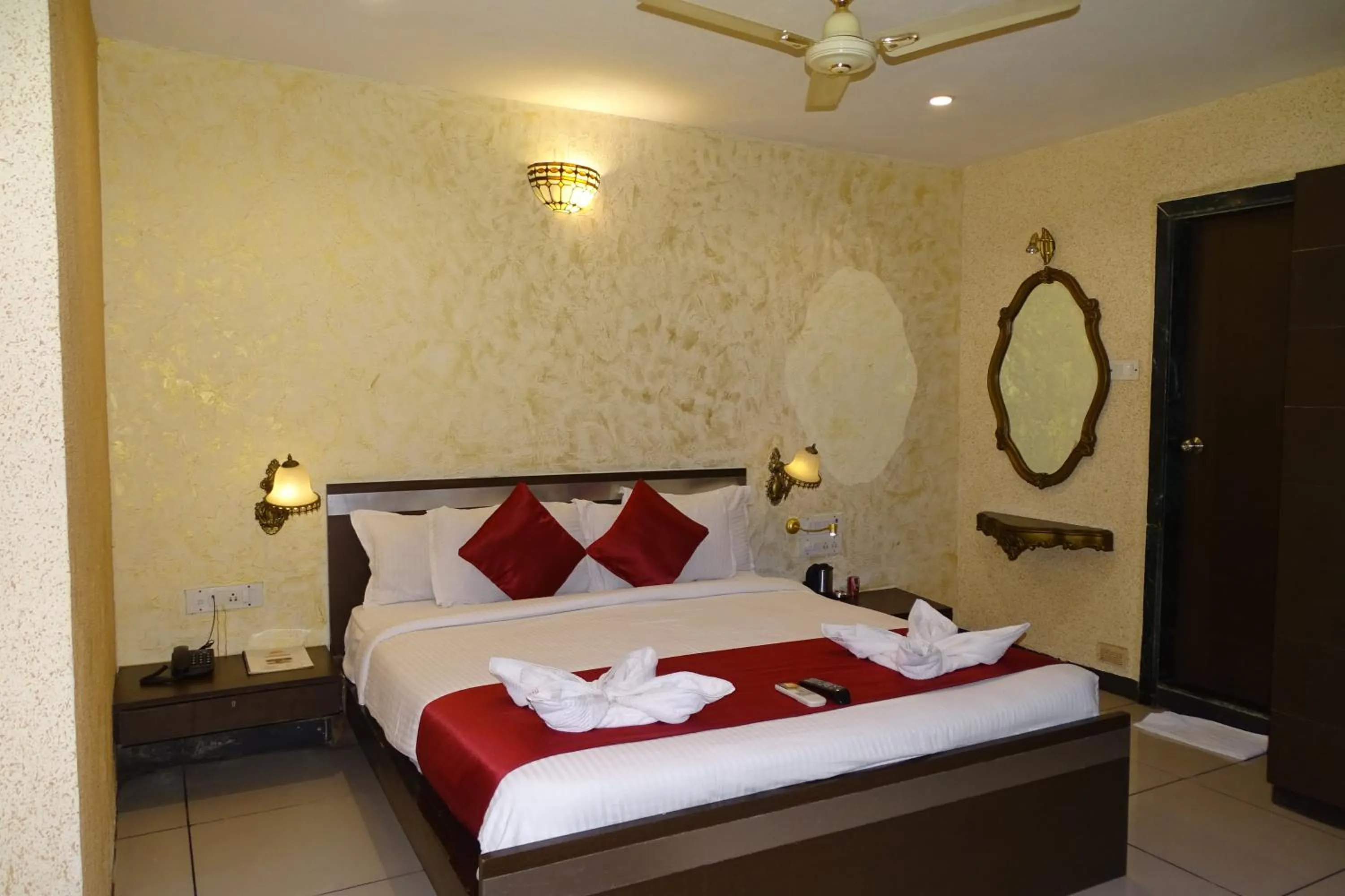 Bedroom, Bed in Hotel Sunshine Airport