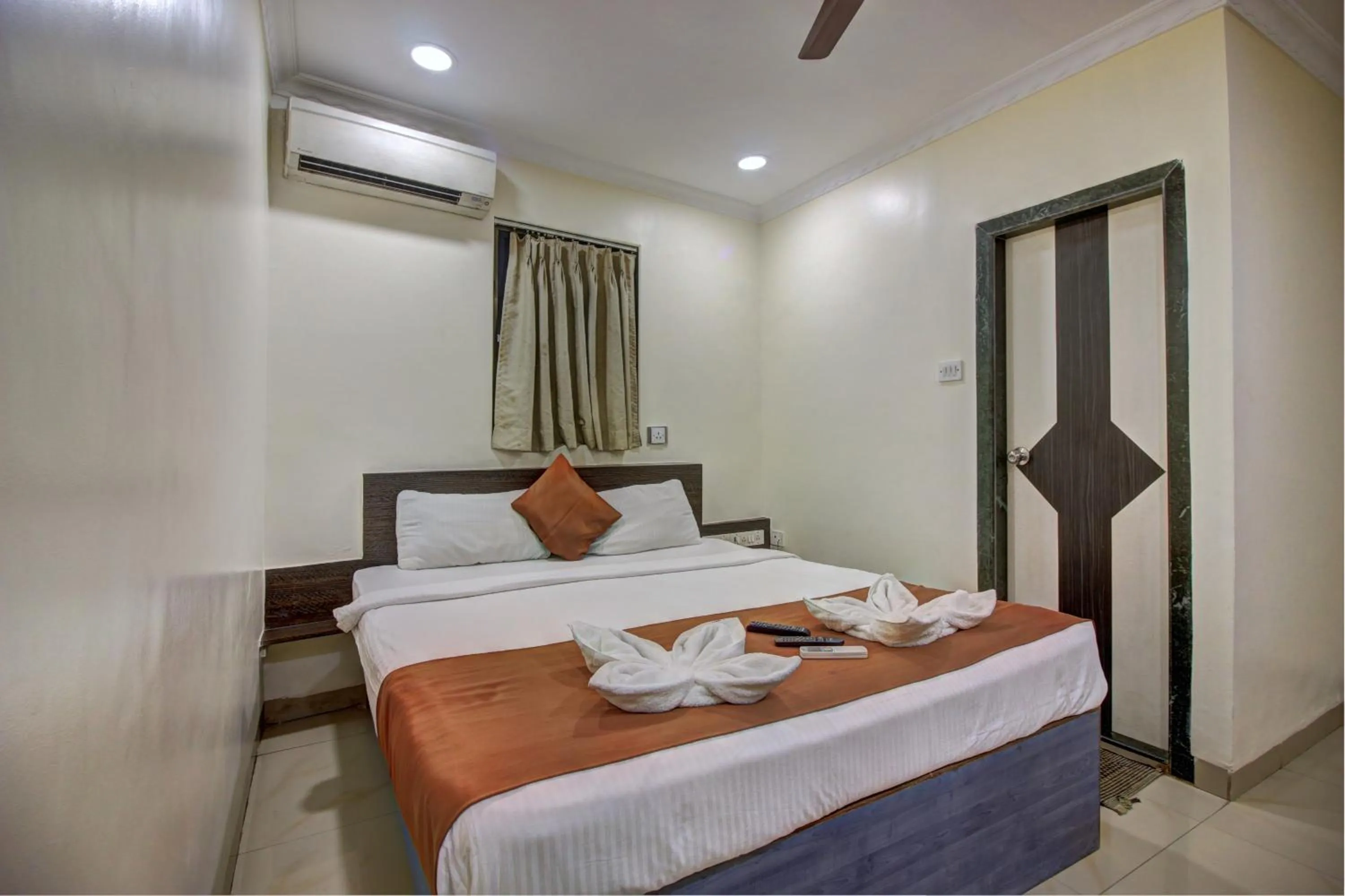 Bedroom, Bed in Hotel Sunshine Airport