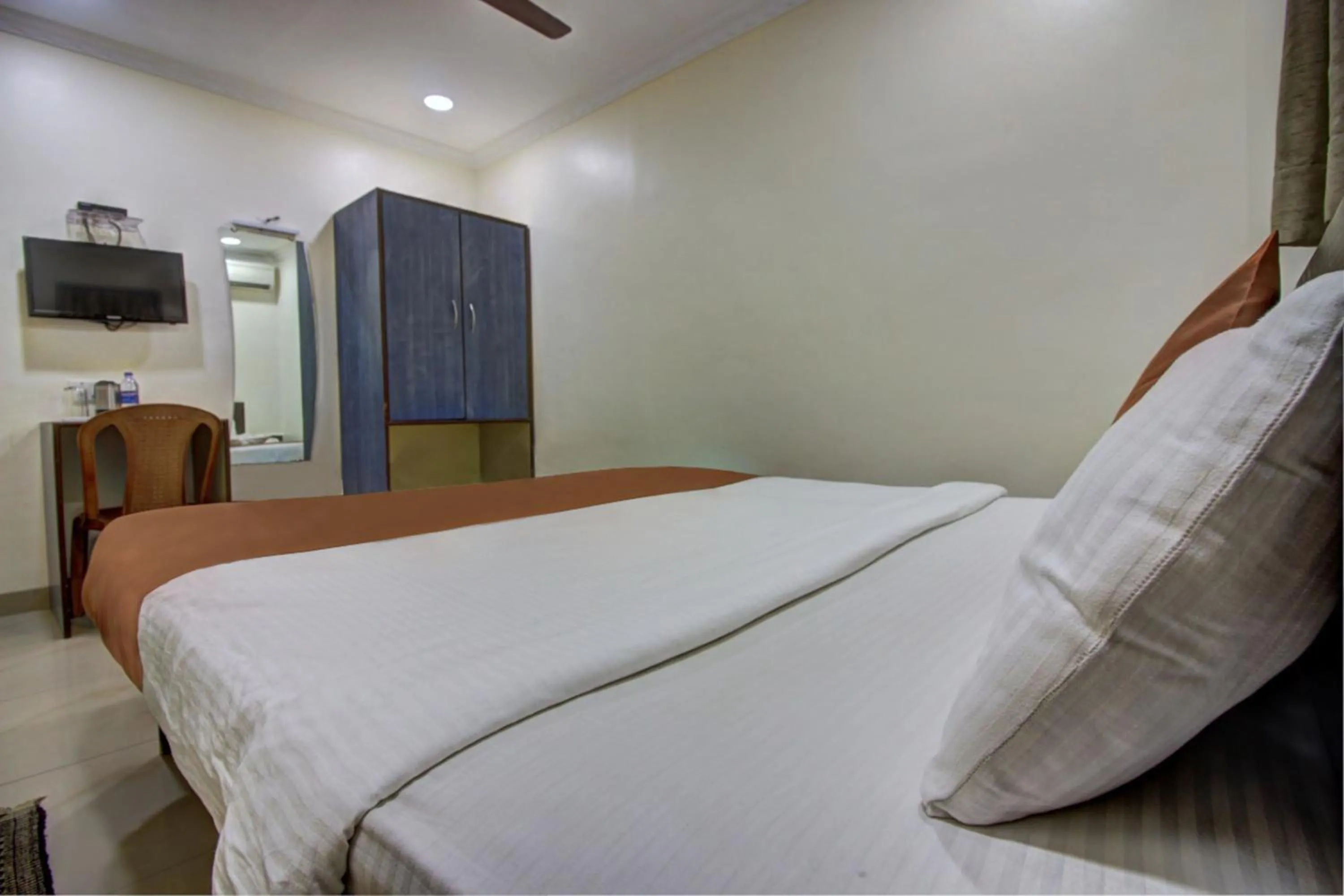 Bed in Hotel Sunshine Airport