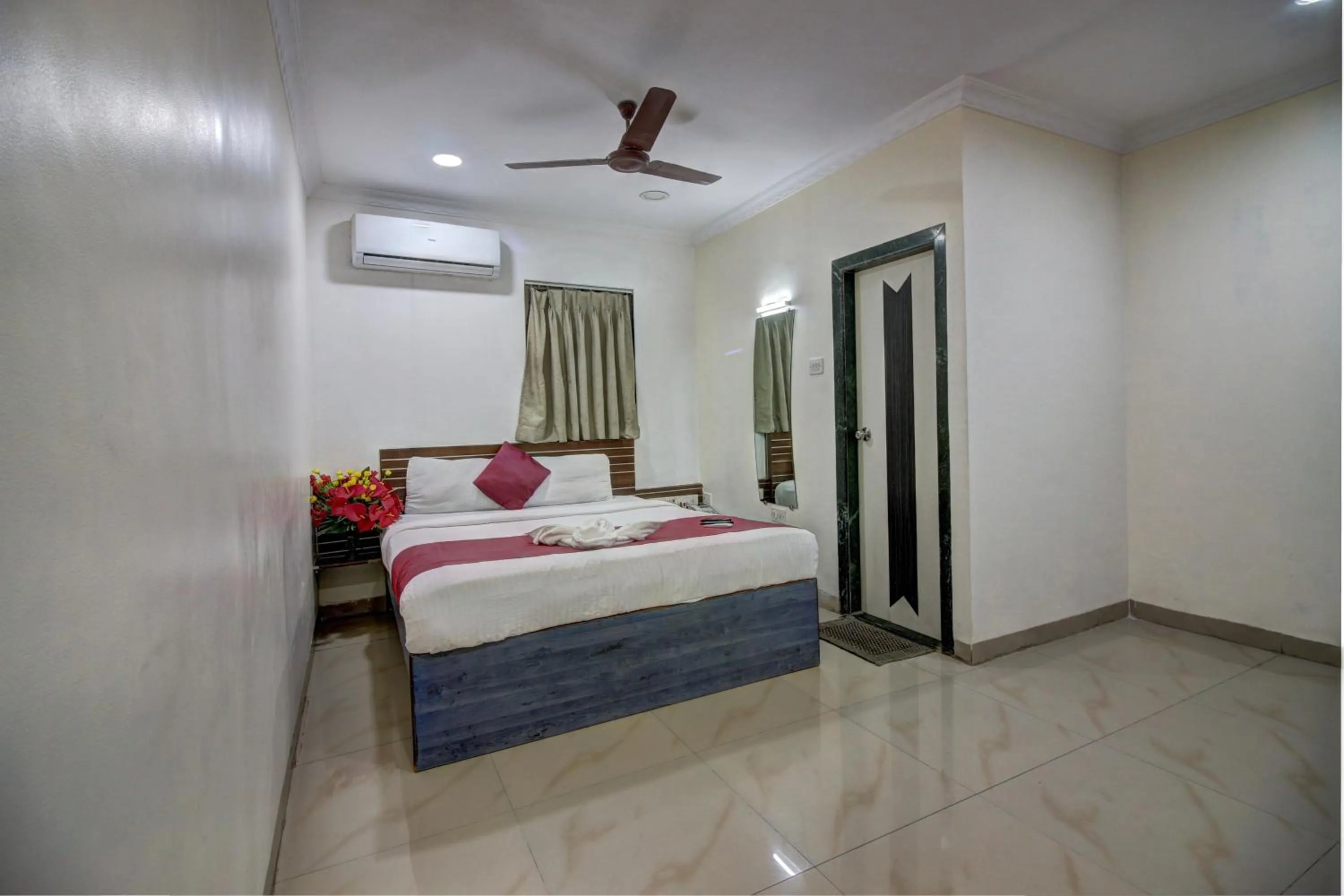 Bedroom, Bed in Hotel Sunshine Airport