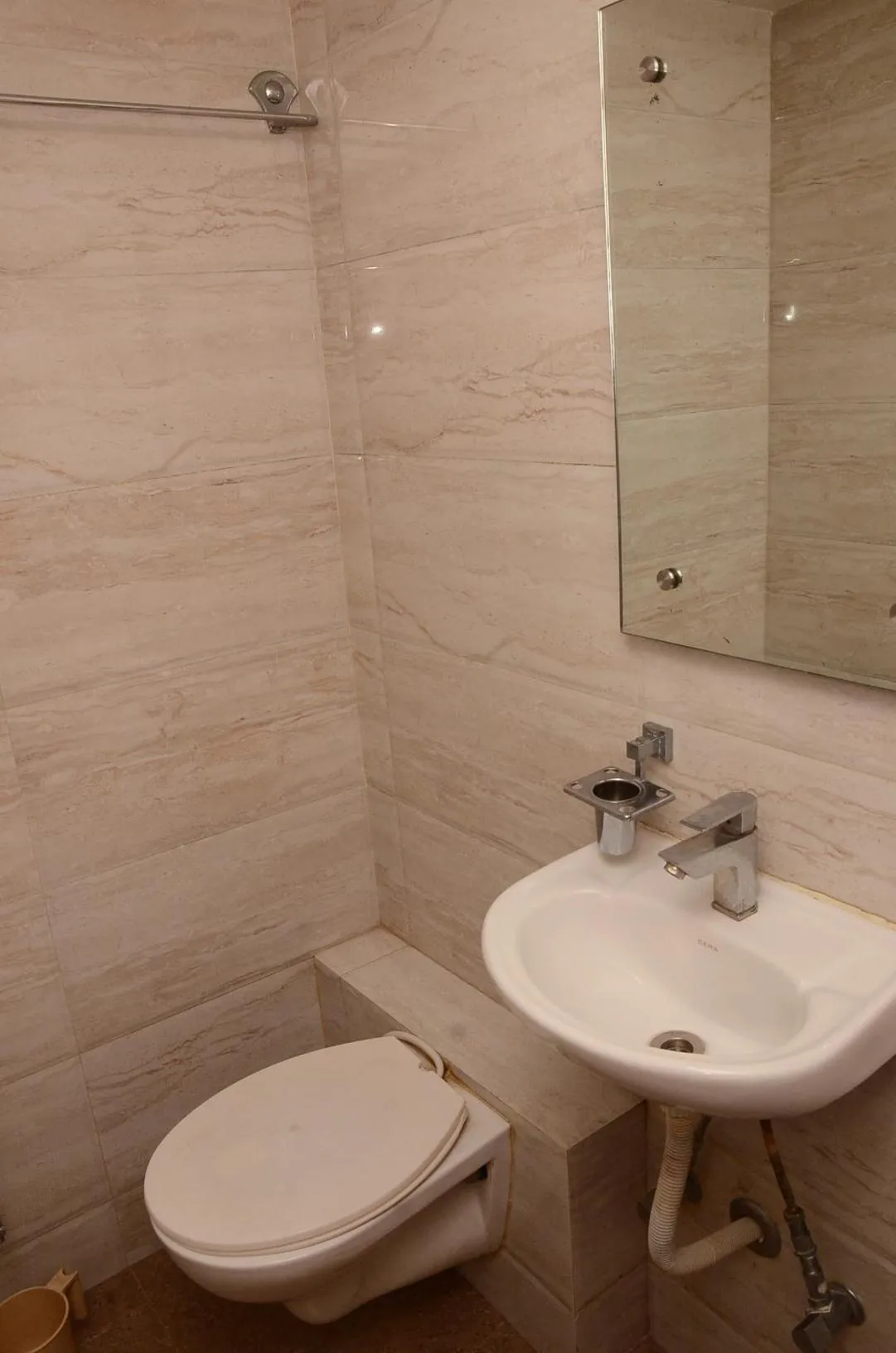 Toilet in Hotel Sunshine Airport