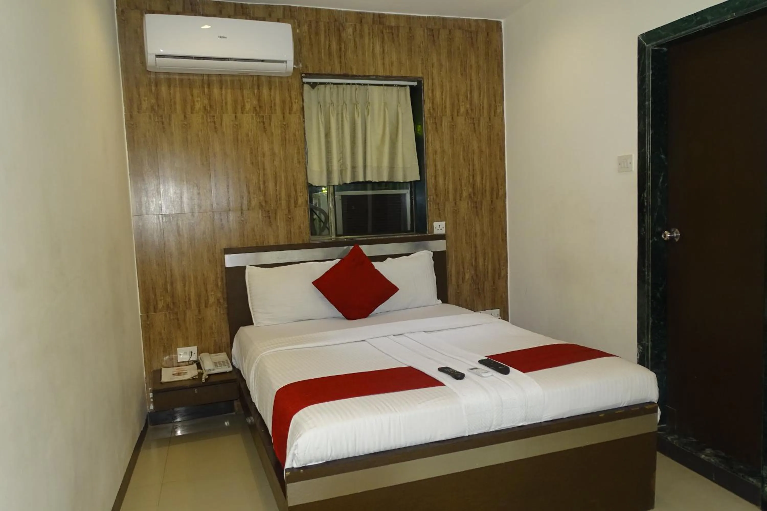 Bed in Hotel Sunshine Airport