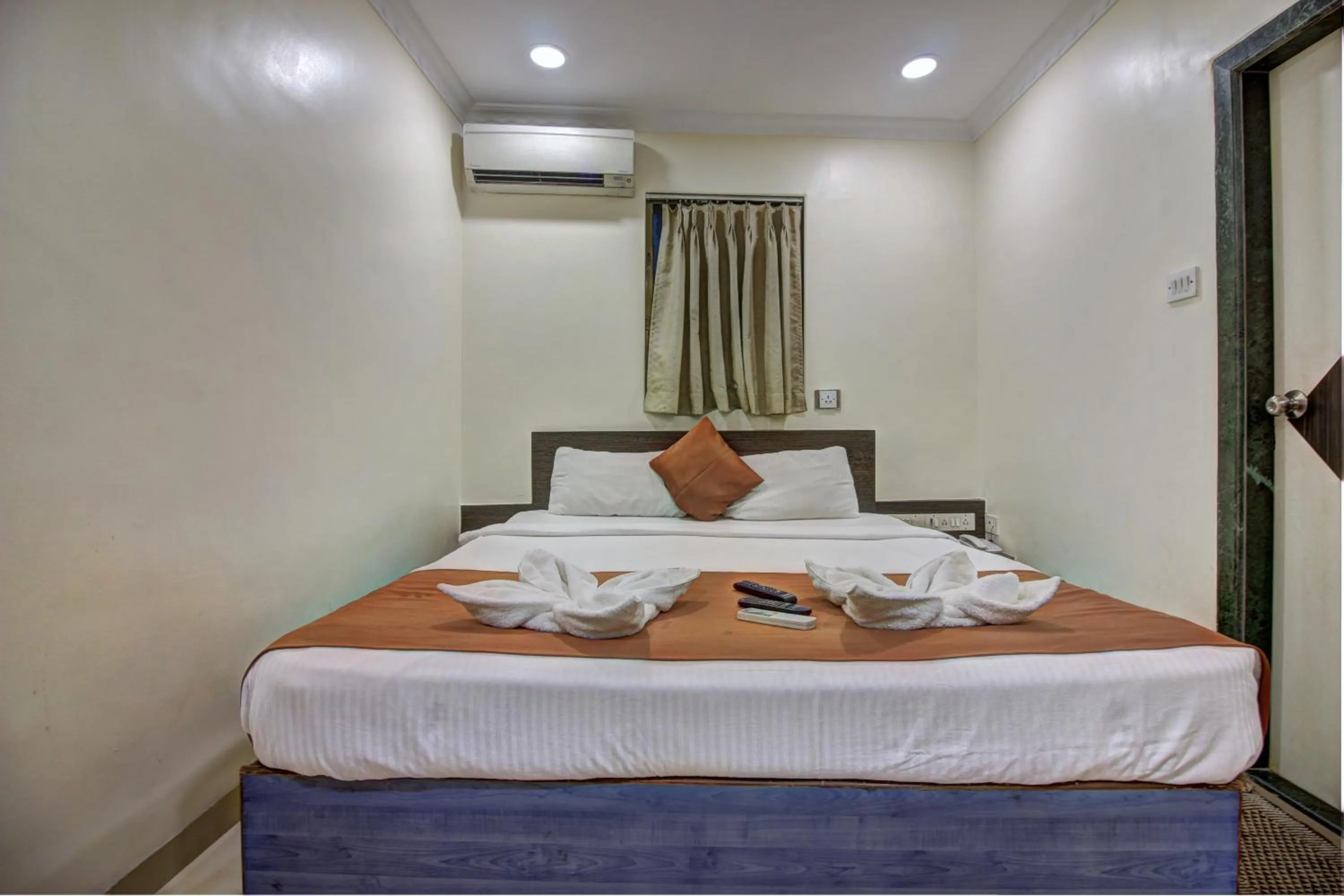 Bedroom, Bed in Hotel Sunshine Airport