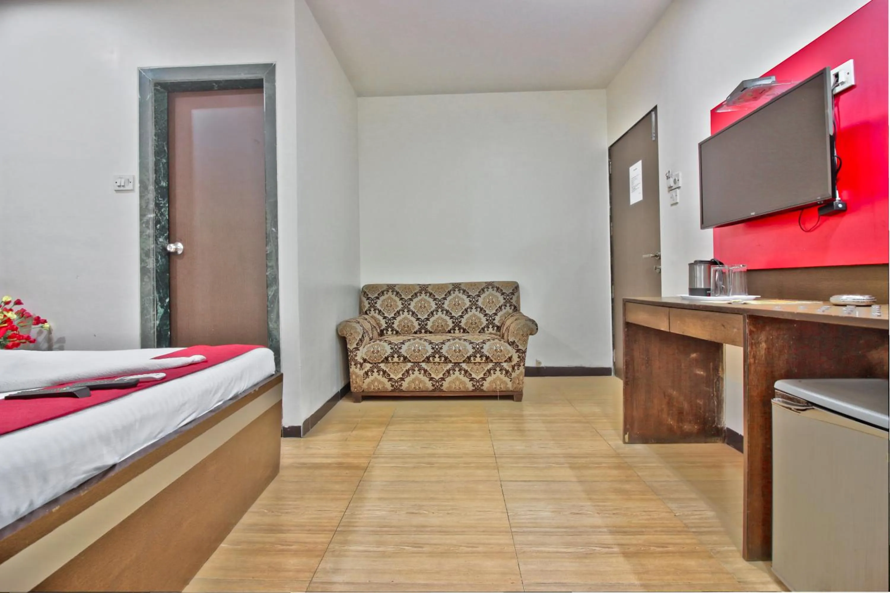 Bedroom, Bed in Hotel Sunshine Airport