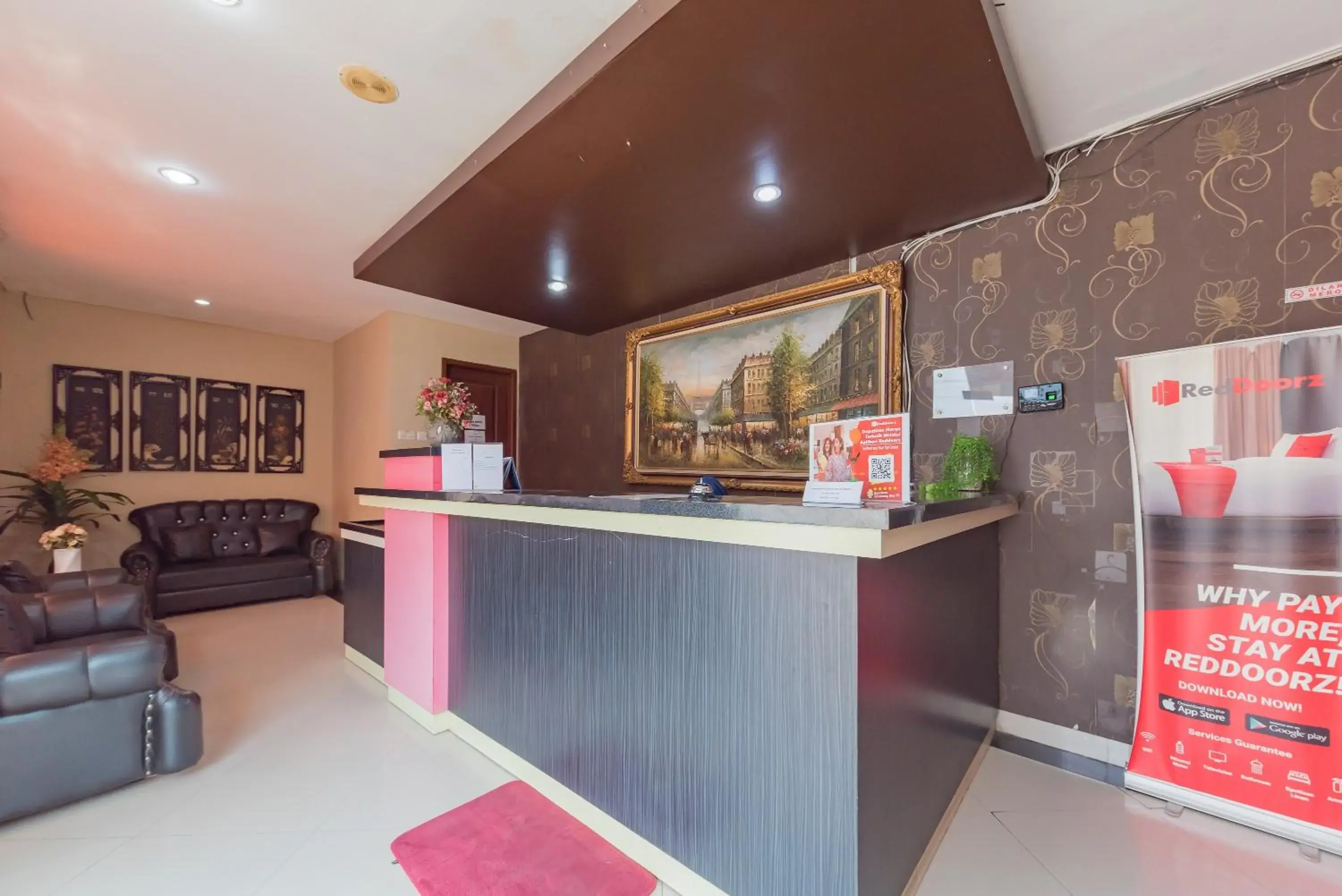 Lobby or reception in RedDoorz at La Mega near Pasar Pagi Cirebon Lobby or reception in RedDoorz at La Mega near Pasar Pagi Cirebon